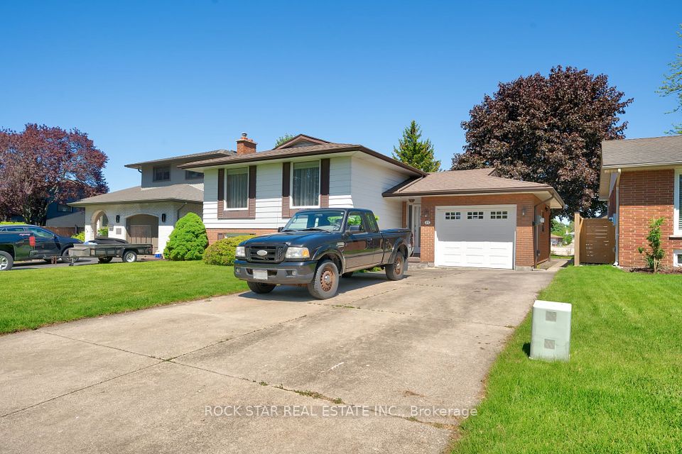 13 Meadowbrook Crescent, St. Catharines, ON L2M 7G8