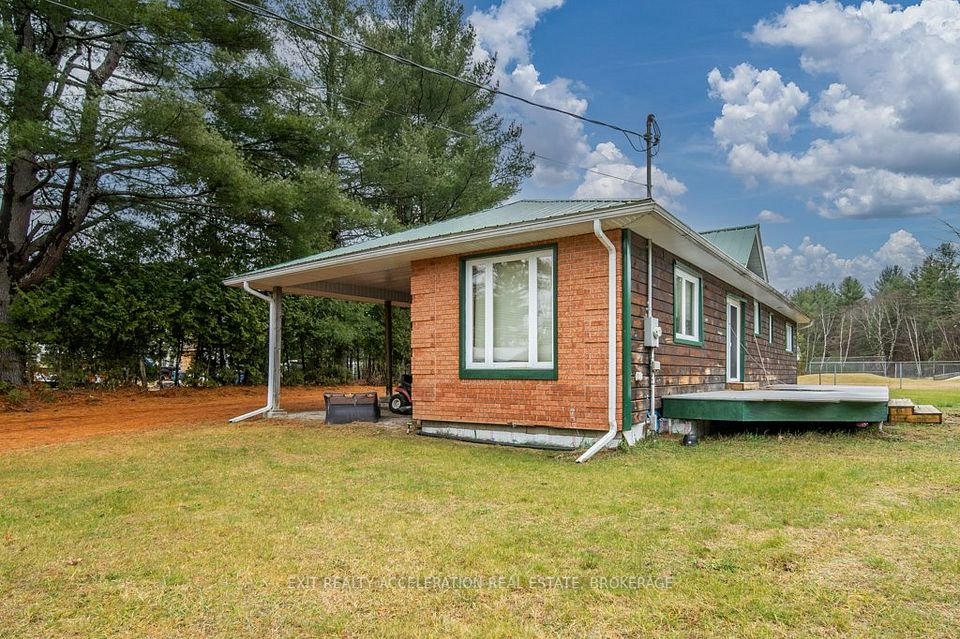 14 West Park Lane, Addington Highlands, ON K0H 2G0