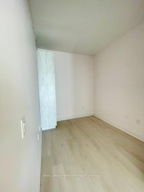 2 Bedrooms Condo at 3900 Confederation, Mississauga For sale