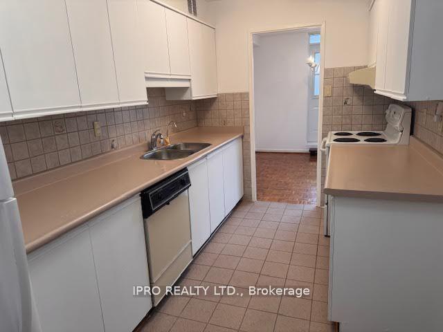 2 Bedrooms Condo at 65 Southport, Toronto For sale