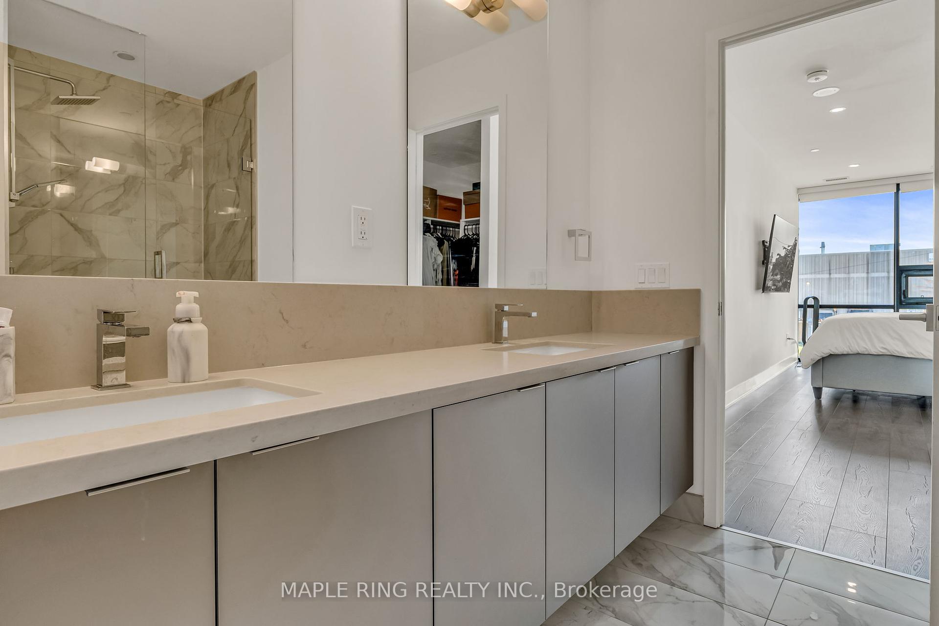 3 Bedrooms Condo at 2908 Highway 7, Vaughan For sale