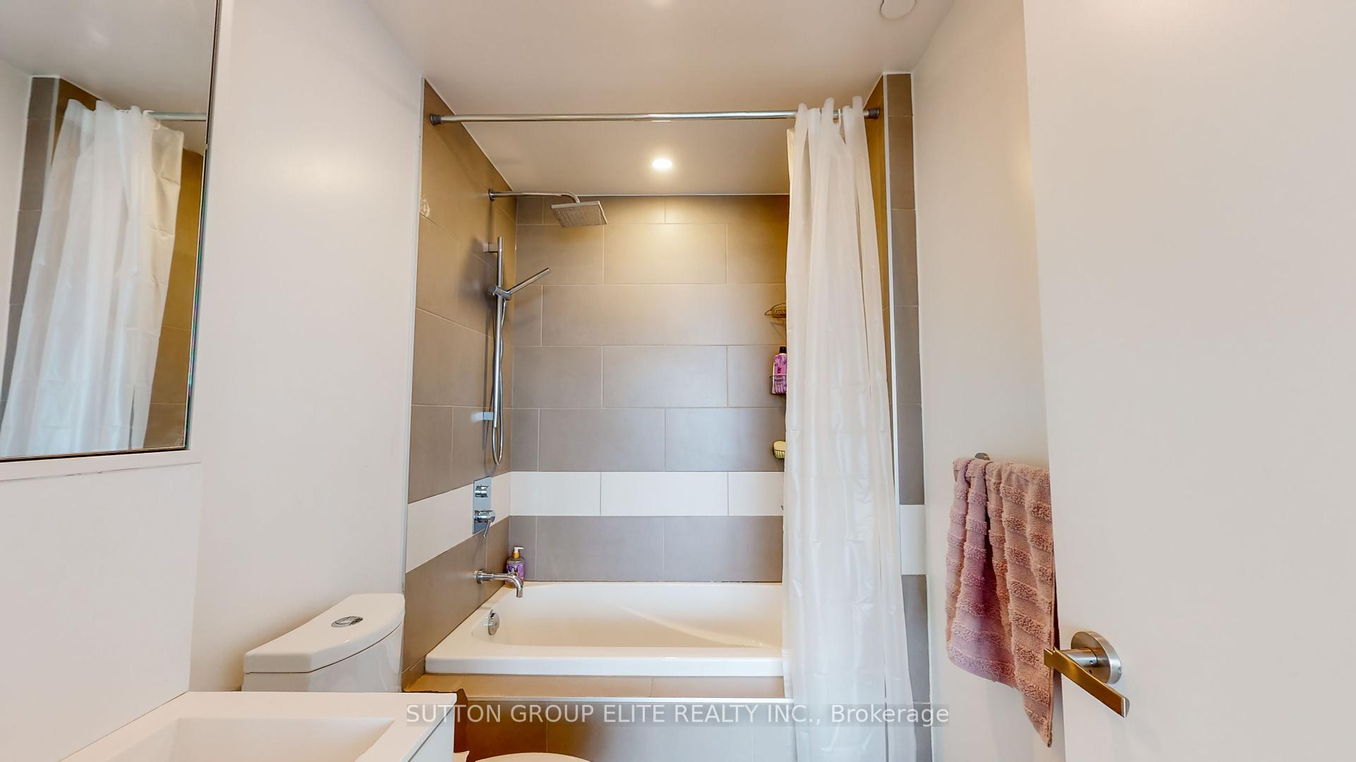 2 Bedrooms Condo at 197 YONGE, Toronto For sale