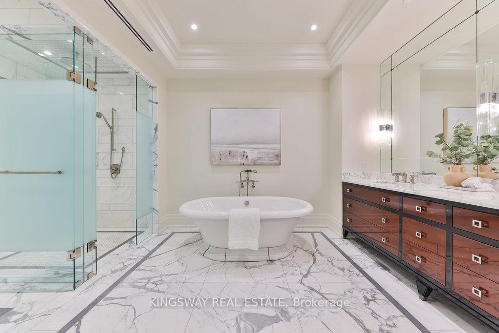 2 Bedrooms Condo at 300 Randall, Oakville For sale