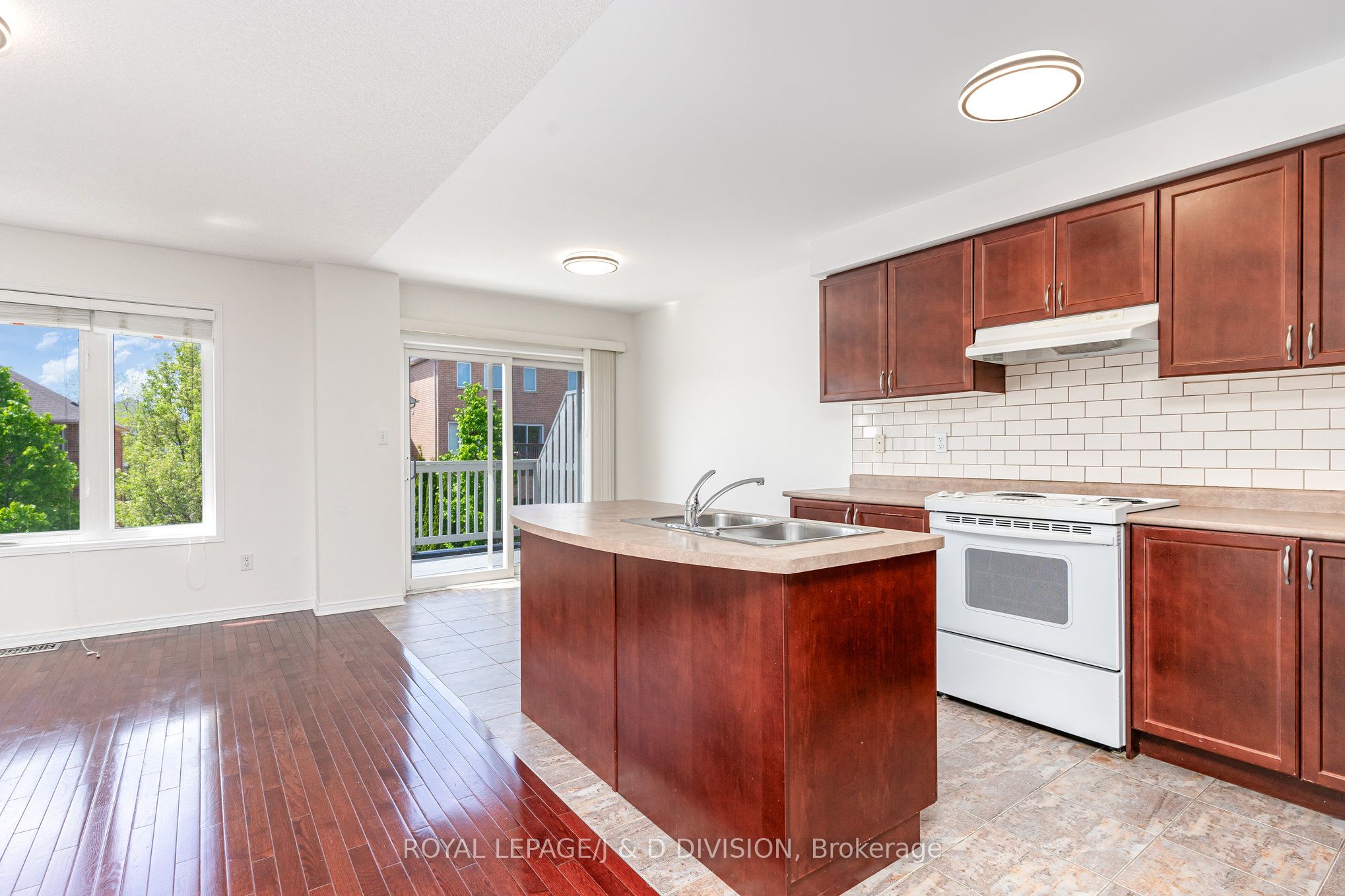 8 John Allan Cameron Street