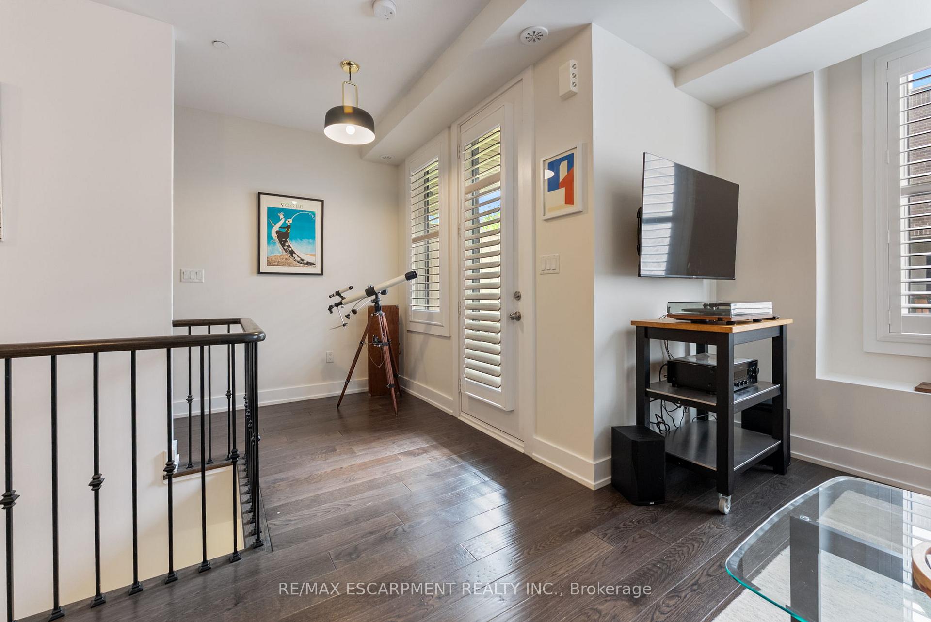 2 Bedrooms Condo at 6 Drummond, Toronto For sale