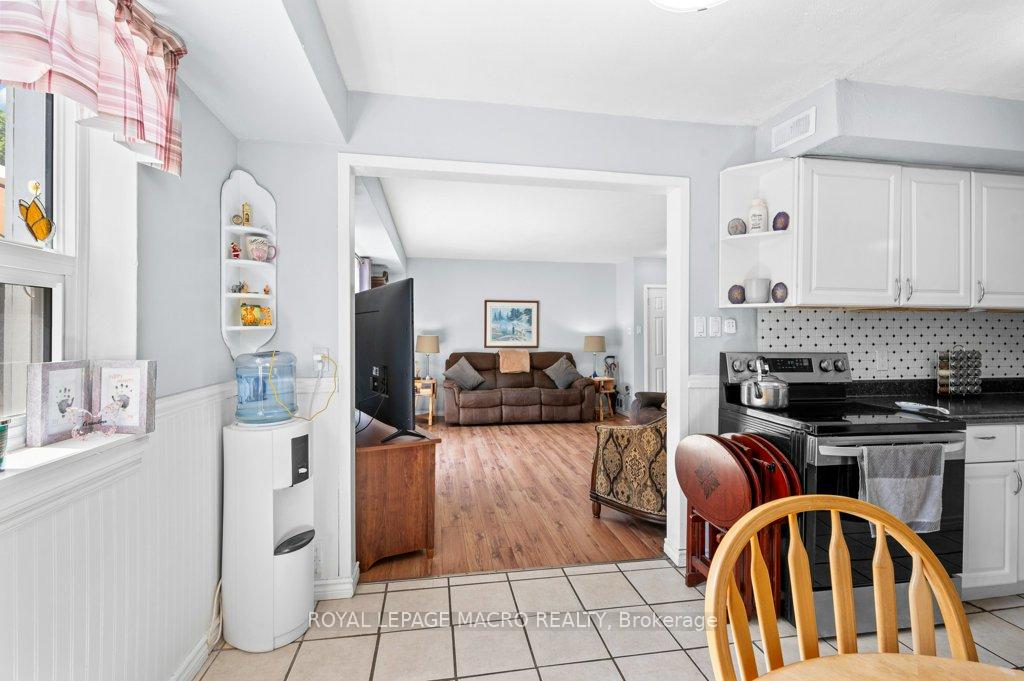 2 Bedrooms Condo at 483 Claridge, Burlington For sale
