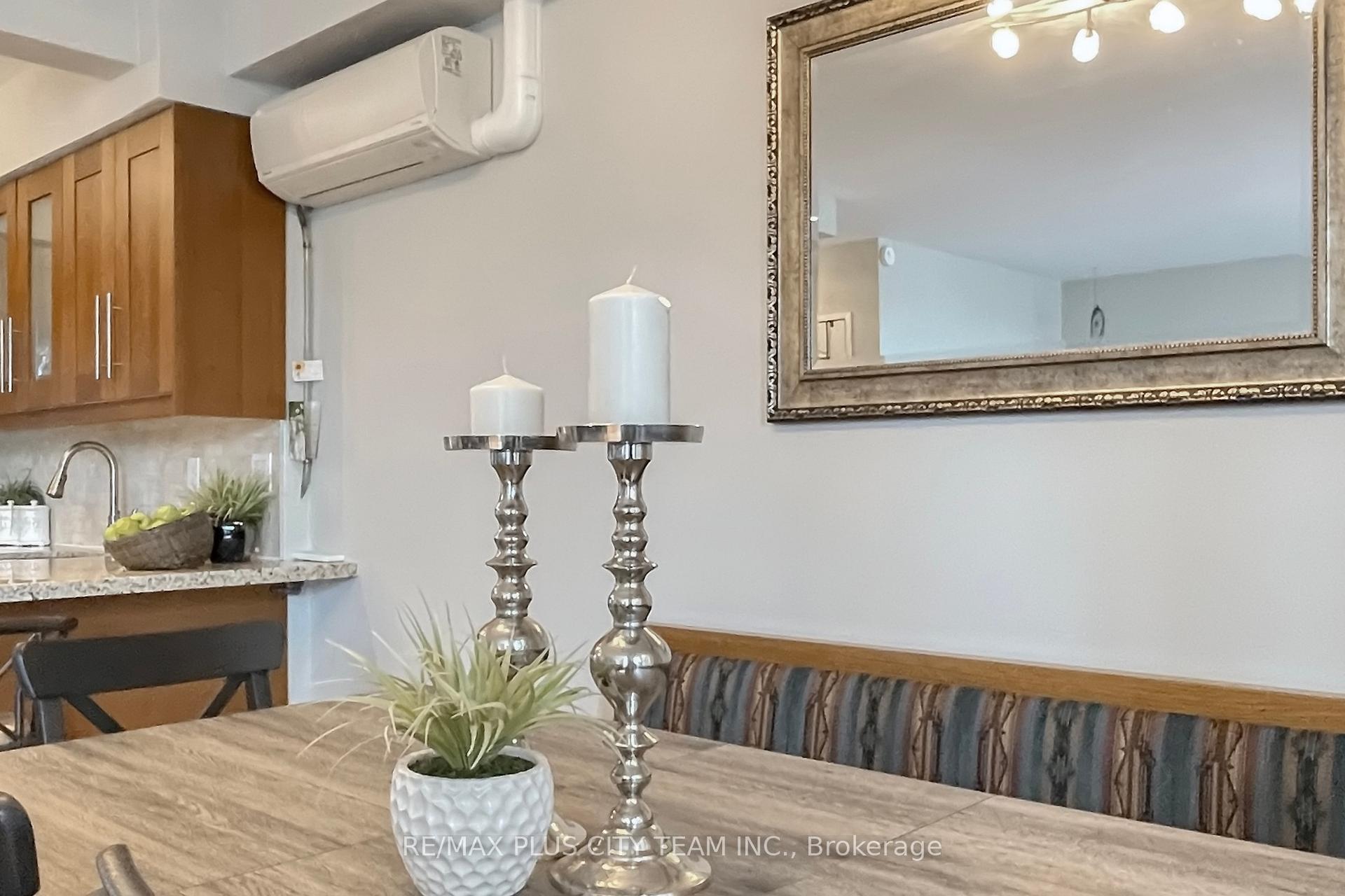4 Bedrooms Condo at 35 Ormskirk, Toronto For sale