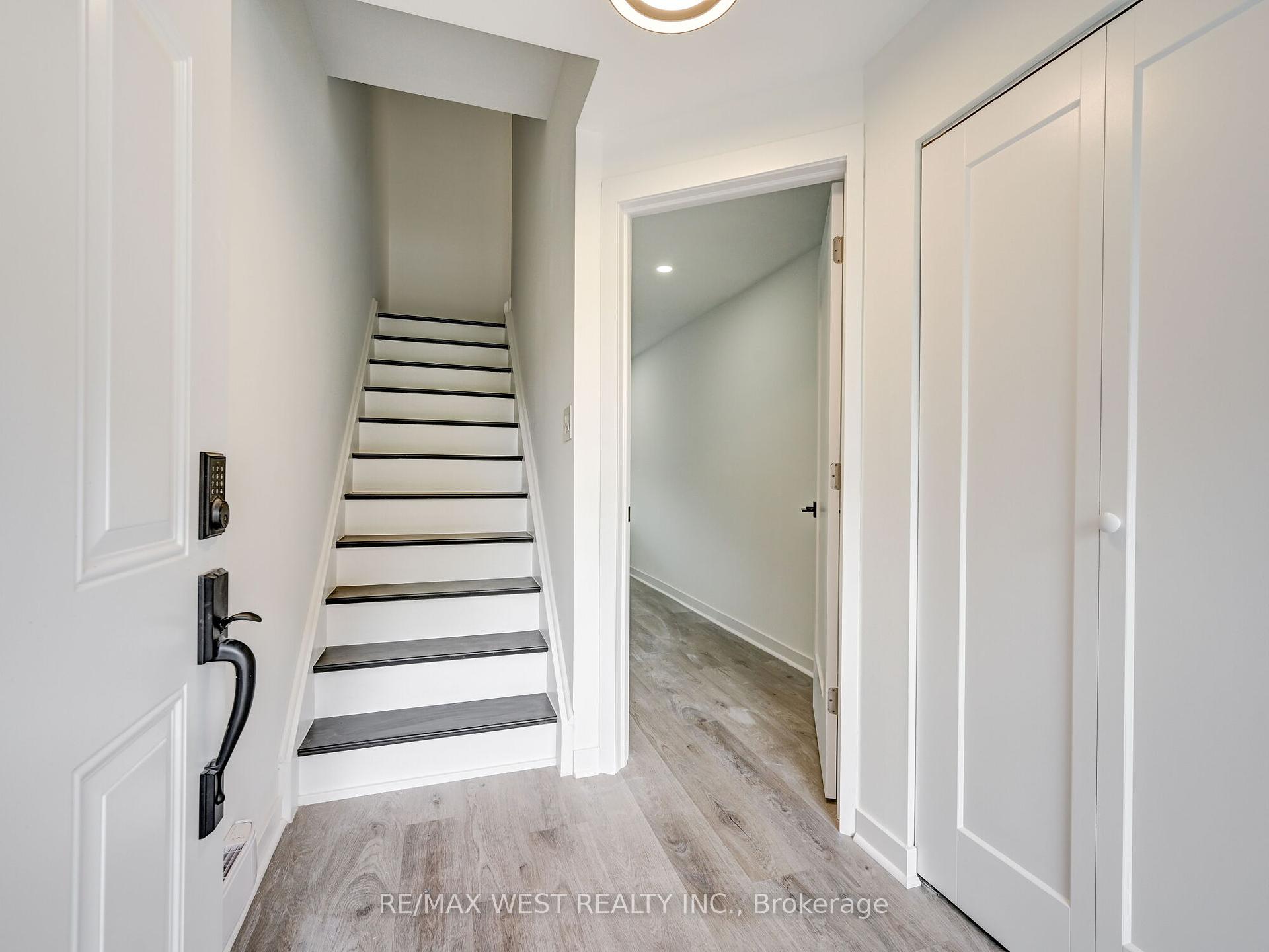 3 Bedrooms Condo at 22 Tandridge, Toronto For sale