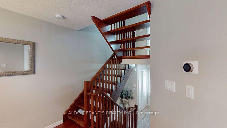 3 Bedrooms Condo at 348 Highland, Hamilton For sale