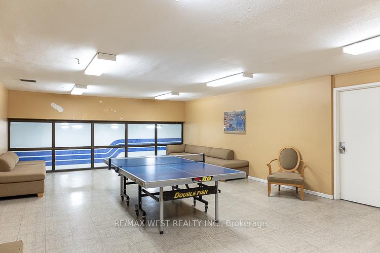 4 Bedrooms Condo at 61 Richview, Toronto For sale