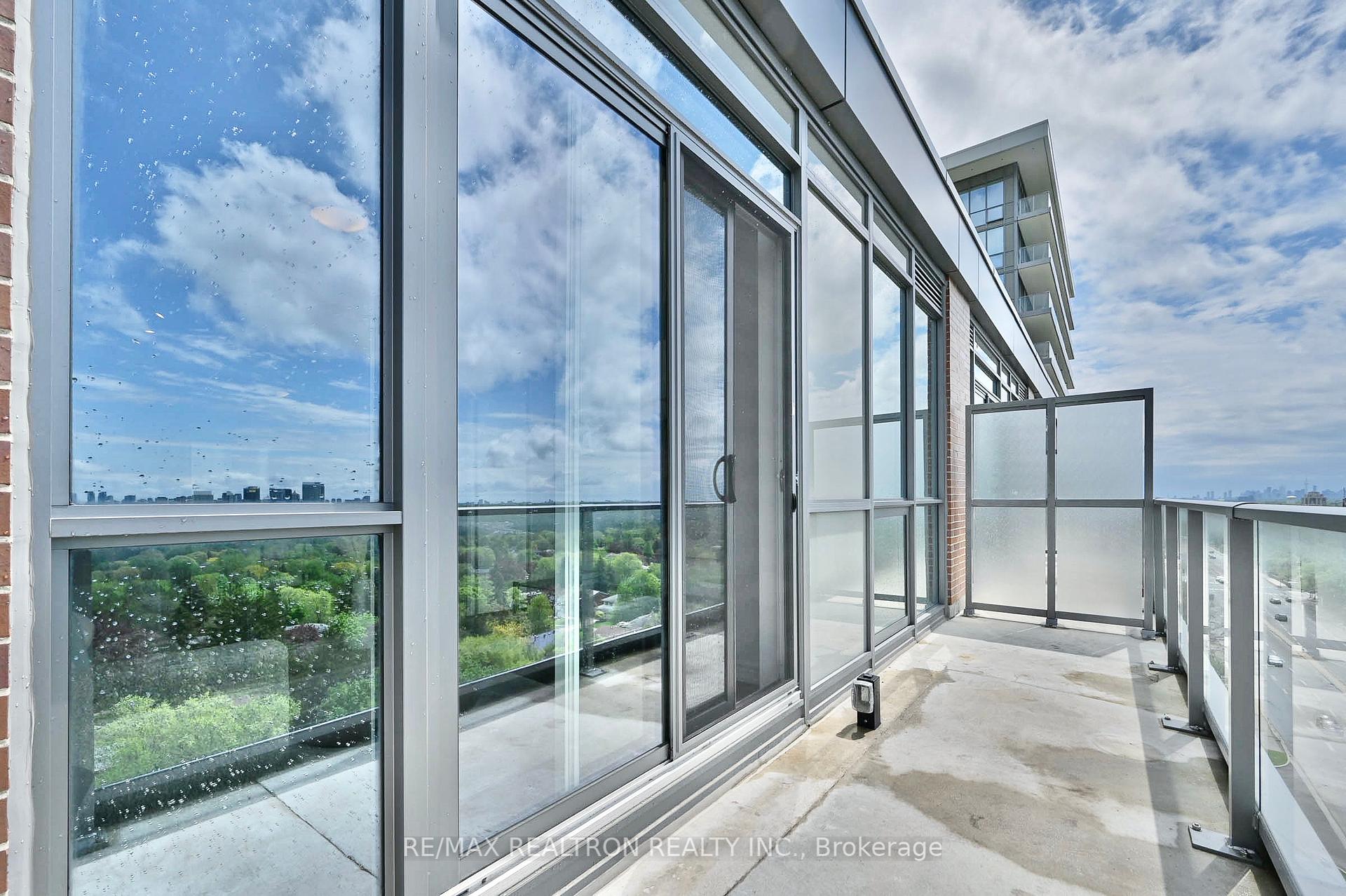 2 Bedrooms Condo at 36 Forest Manor, Toronto For sale
