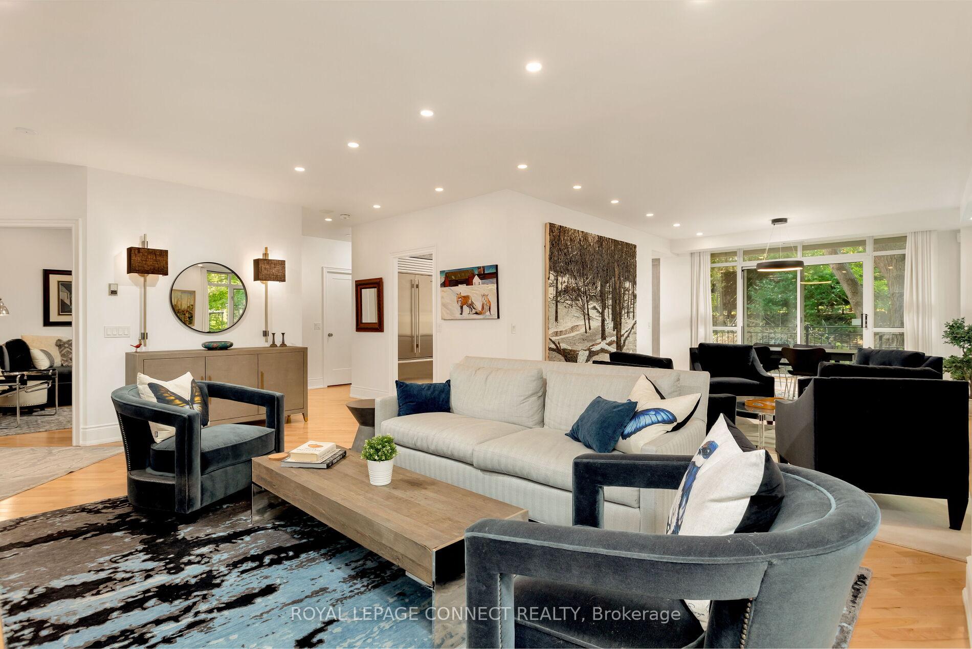 3 Bedrooms Condo at 12 Old Mill,  Toronto For sale