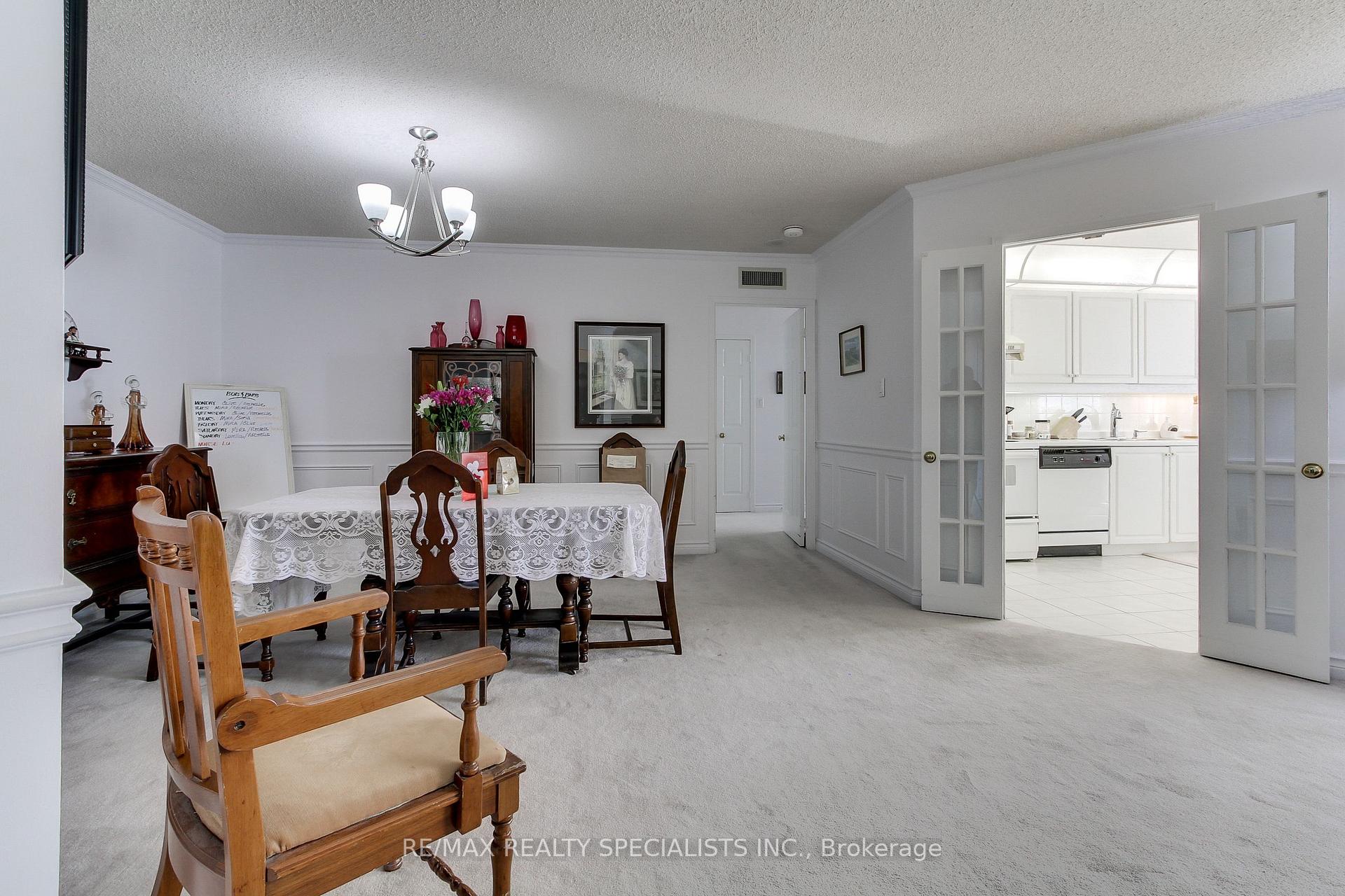 3 Bedrooms Condo at 168 Bonis, Toronto For sale