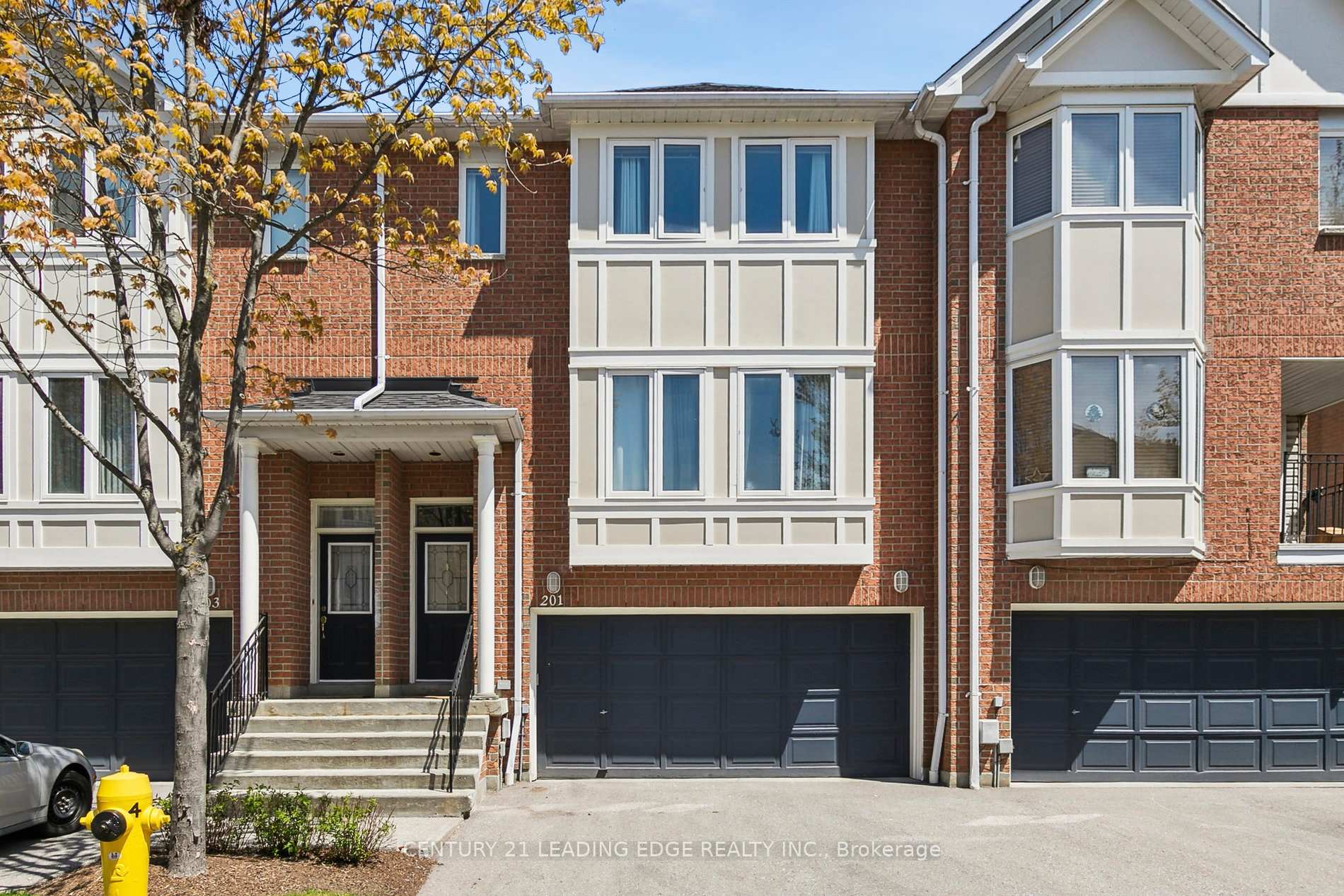 4 Bedrooms Condo at 83 Mondeo, Toronto For sale