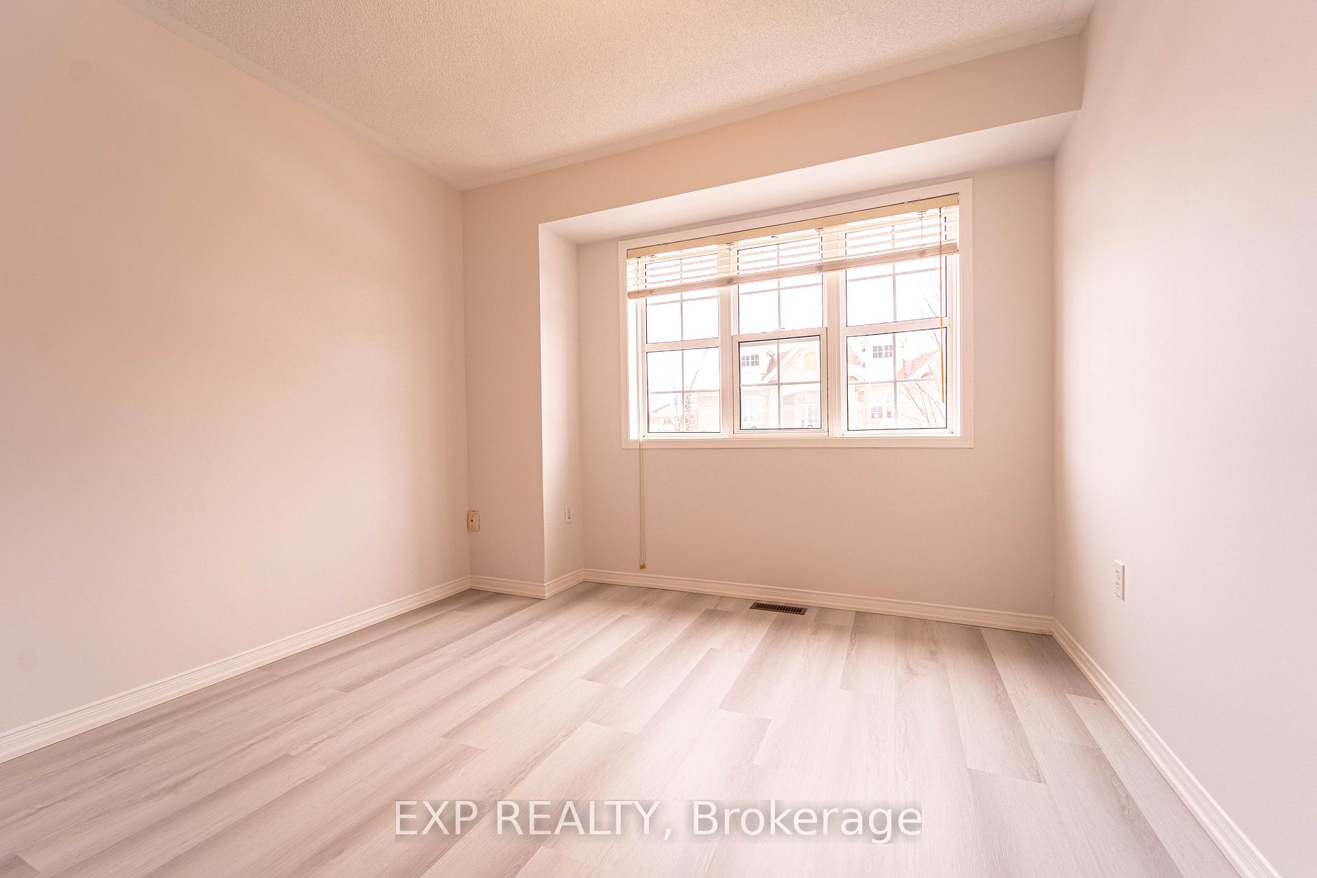 4 Bedrooms Condo at 199 Hillcrest, Mississauga For sale