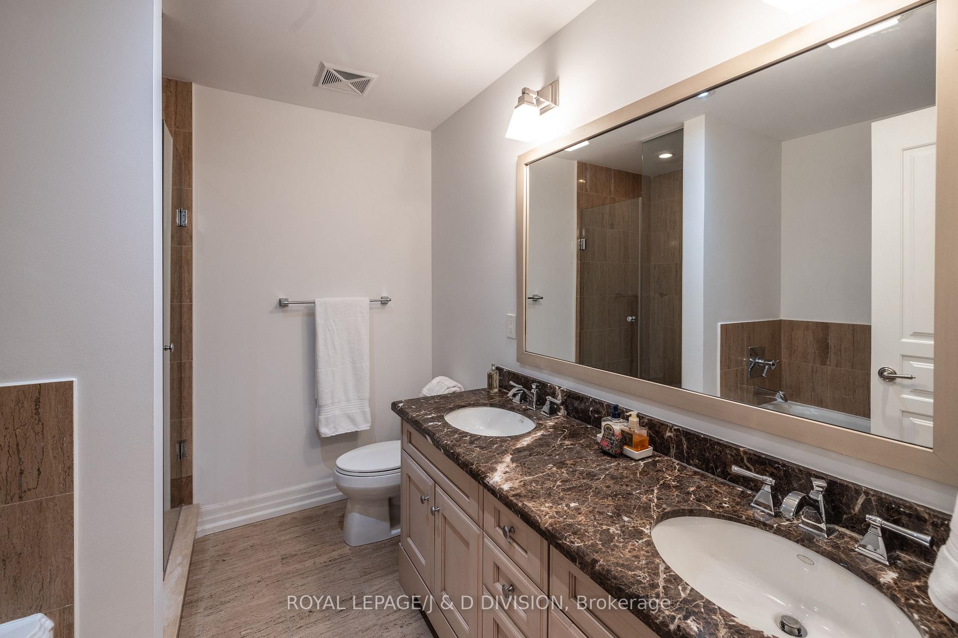 2 Bedrooms Condo at 20 Burkebrook,  Toronto For sale