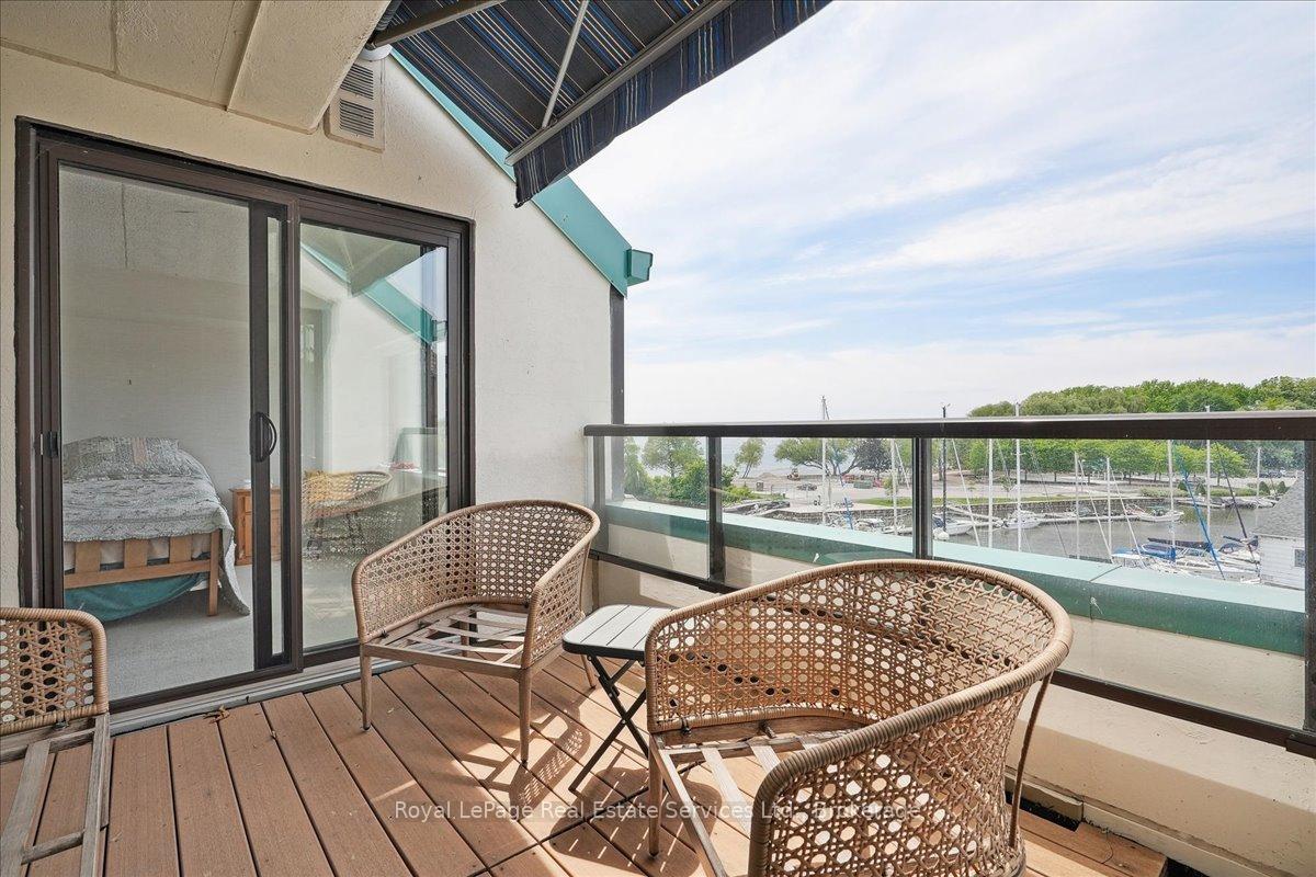 2 Bedrooms Condo at 100 Bronte, Oakville For sale