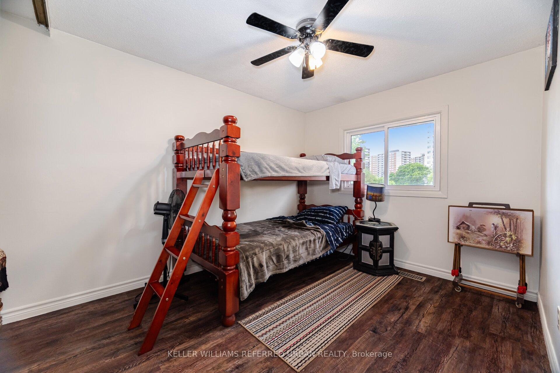3 Bedrooms Condo at 973 Francis, Burlington For sale