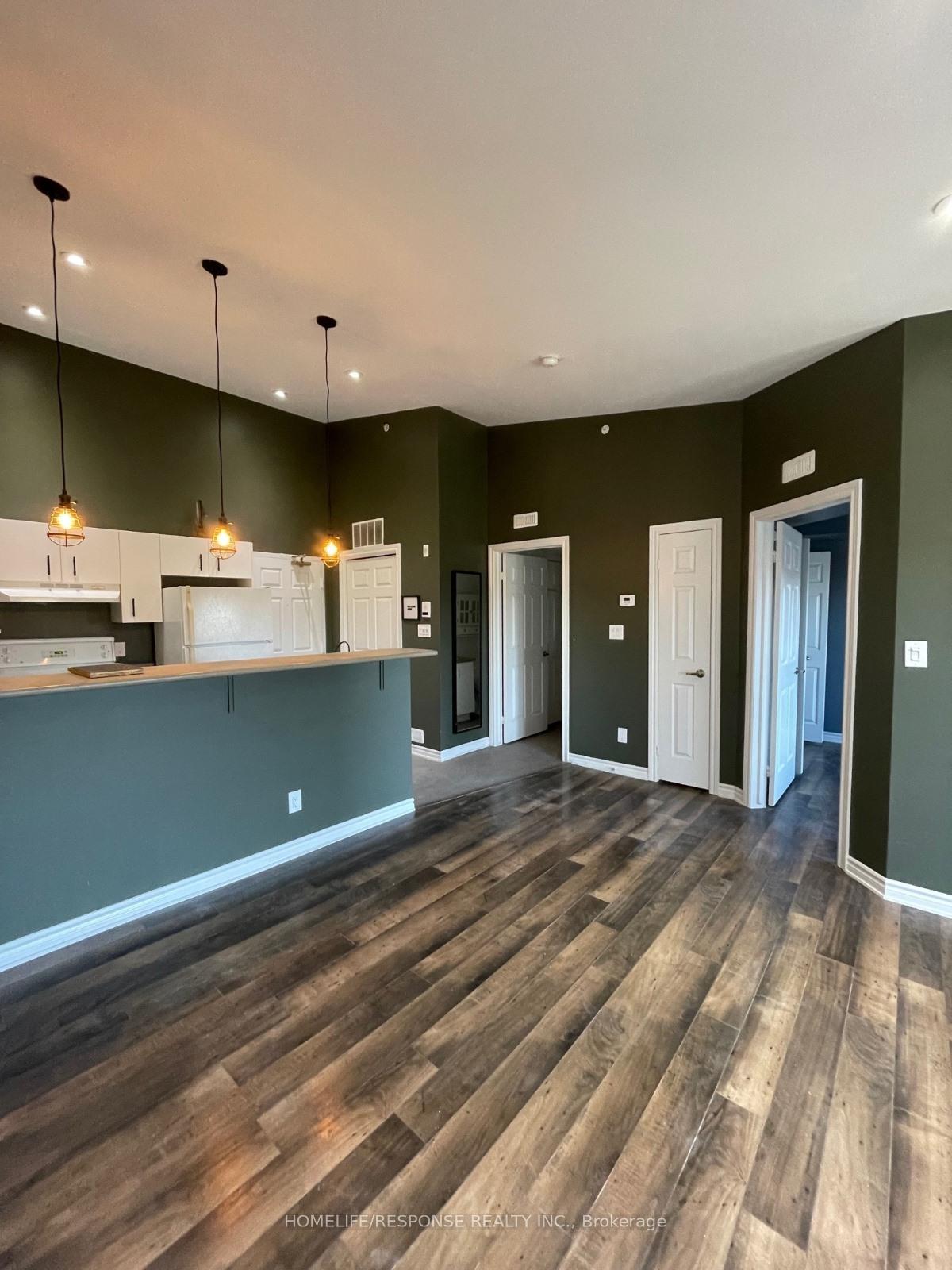 2 Bedrooms Condo at 1830 WALKER’S, Burlington For sale
