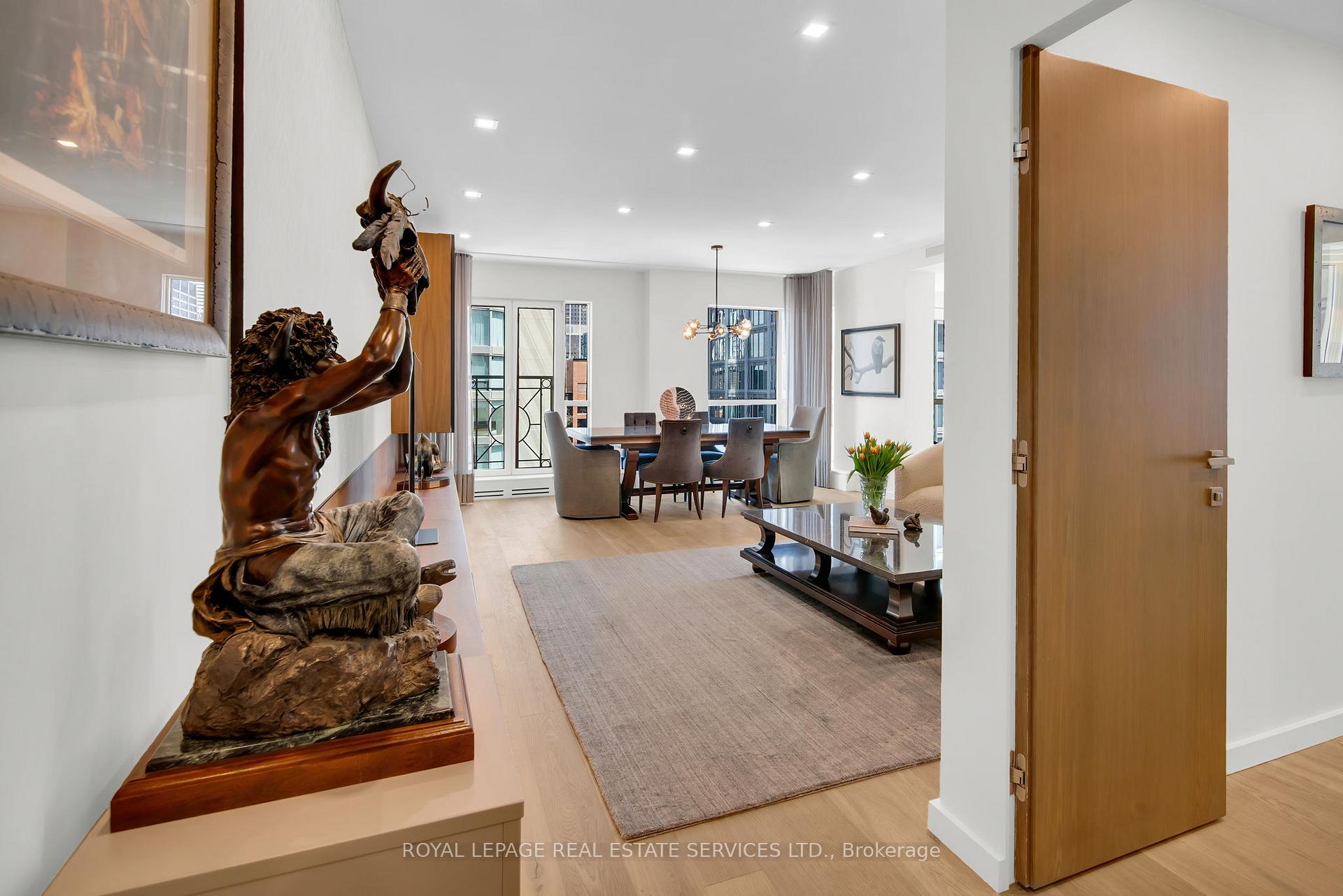 2 Bedrooms Condo at 38 Avenue, Toronto For sale