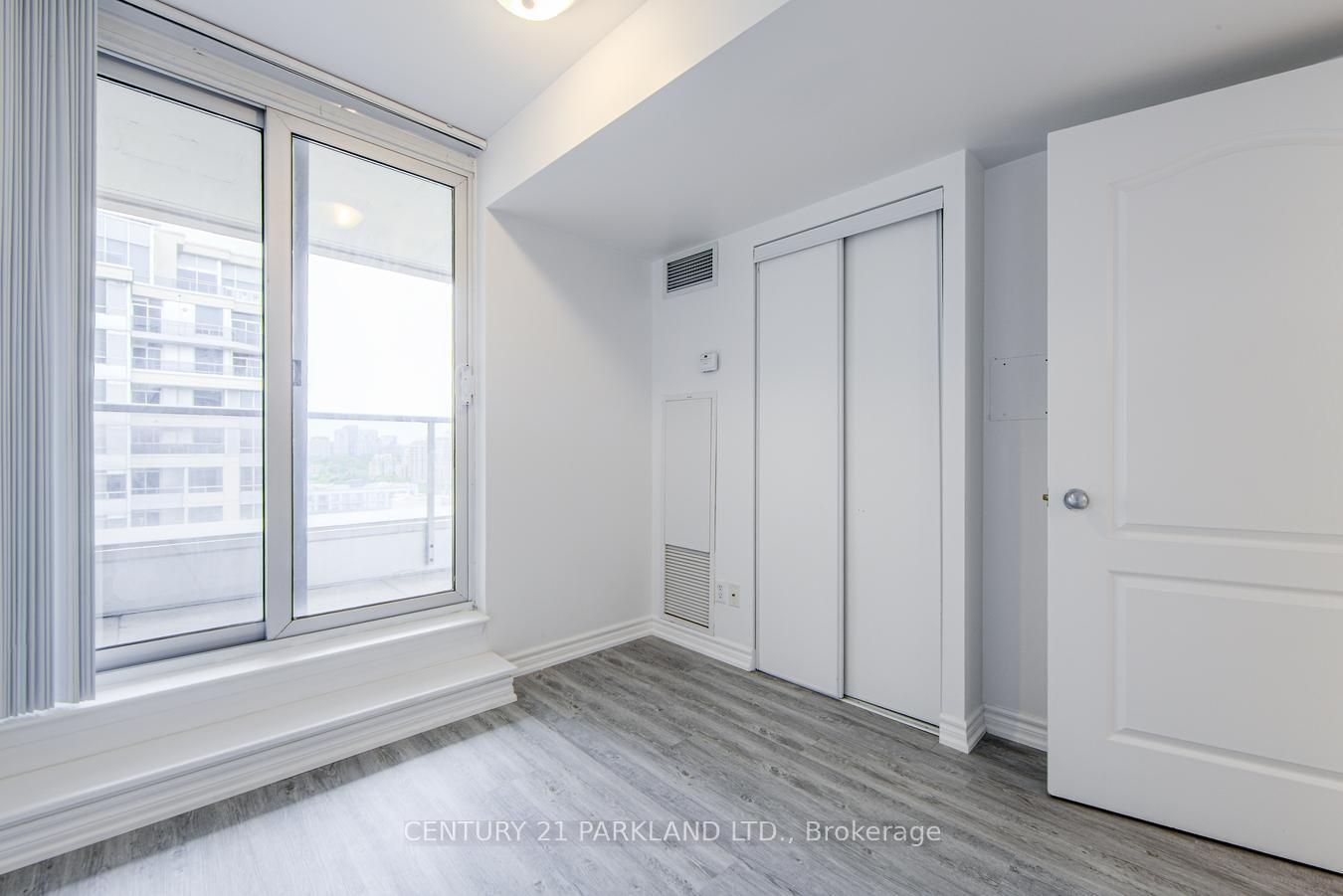 3 Bedrooms Condo at 8 Rean, Toronto For sale
