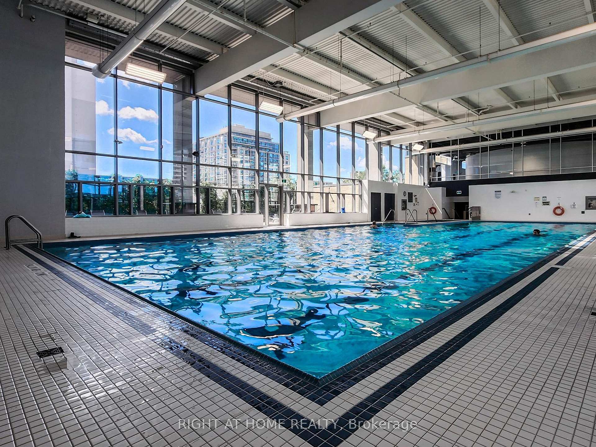 2 Bedrooms Condo at 5 Mariner, Toronto For sale