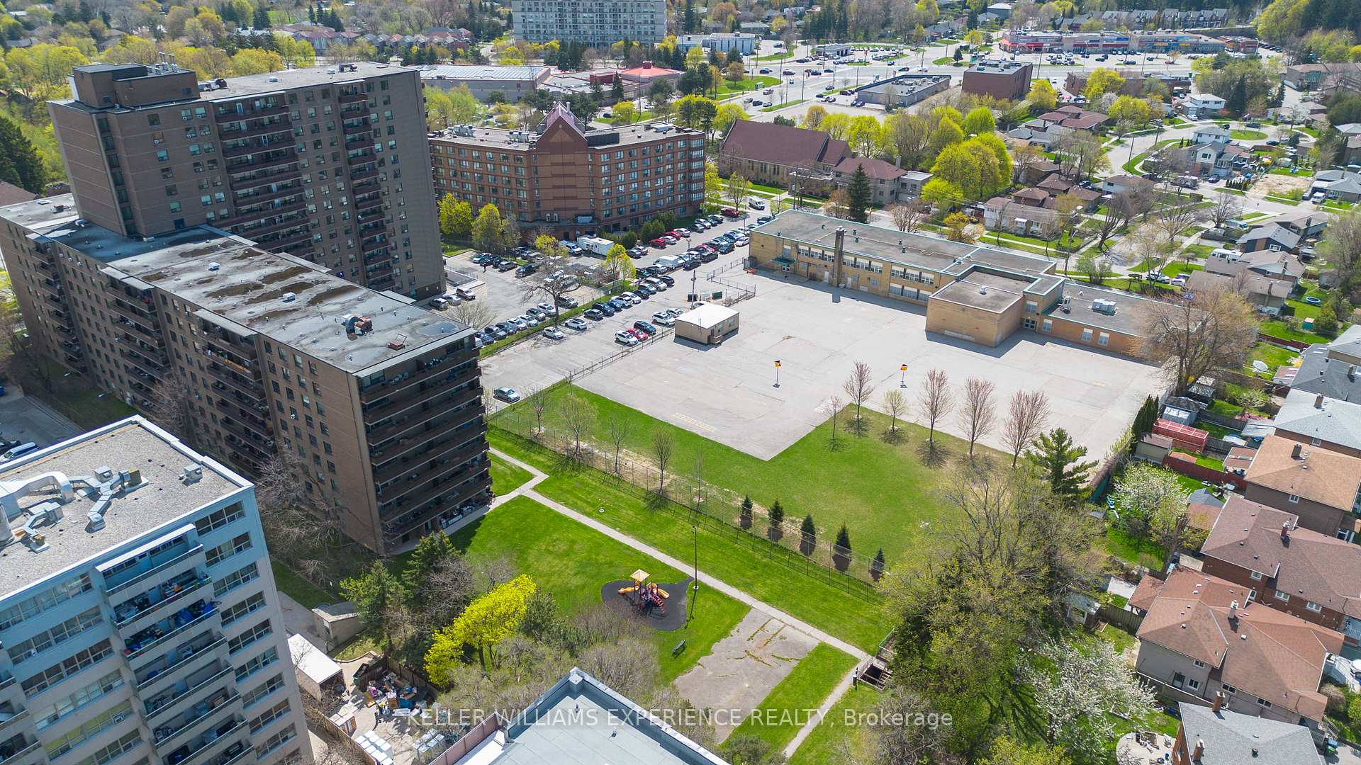 2 Bedrooms Condo at 180 Markham, Toronto For sale