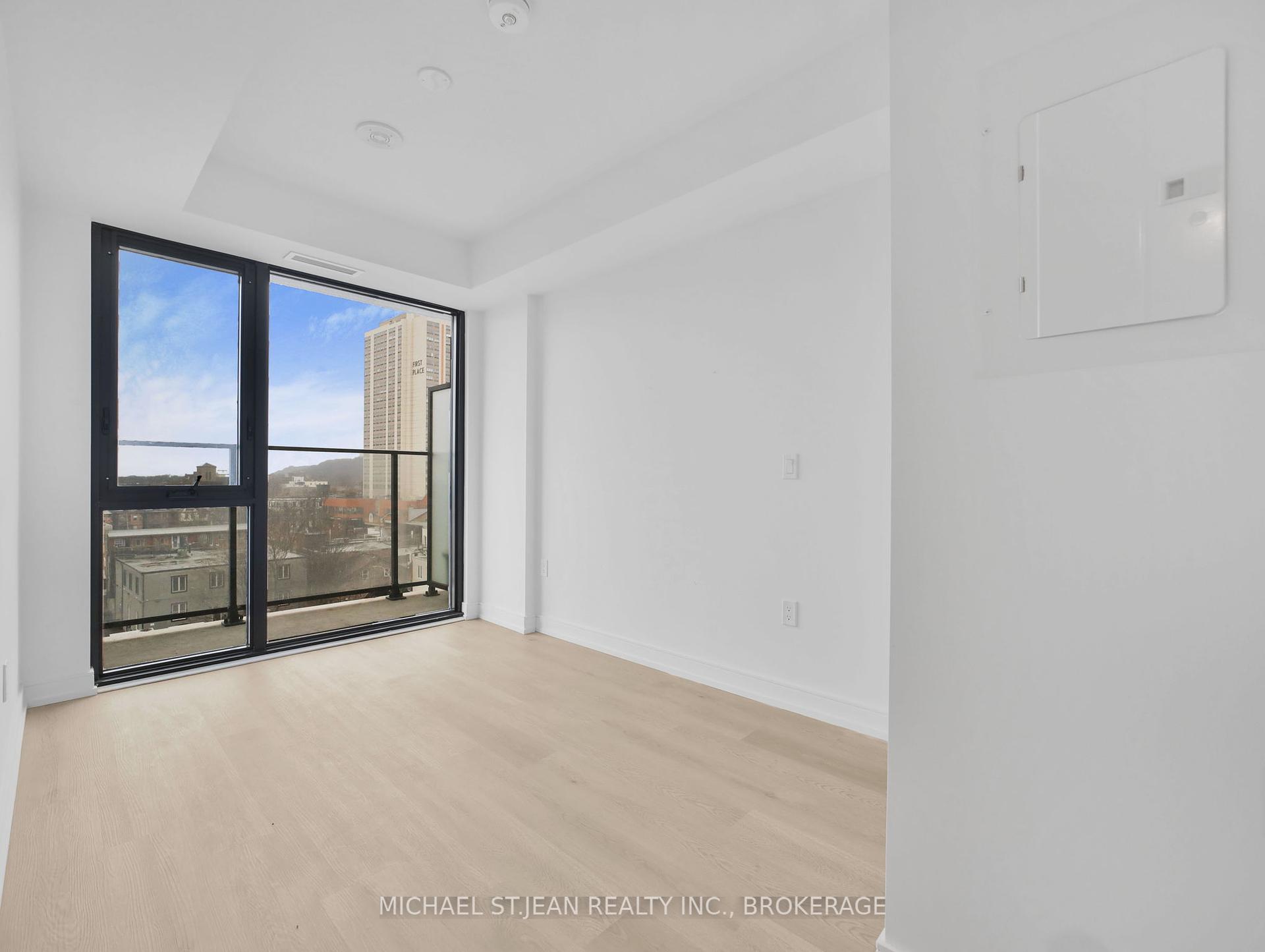 1 Bedroom Condo at 1 Jarvis,  Hamilton For sale
