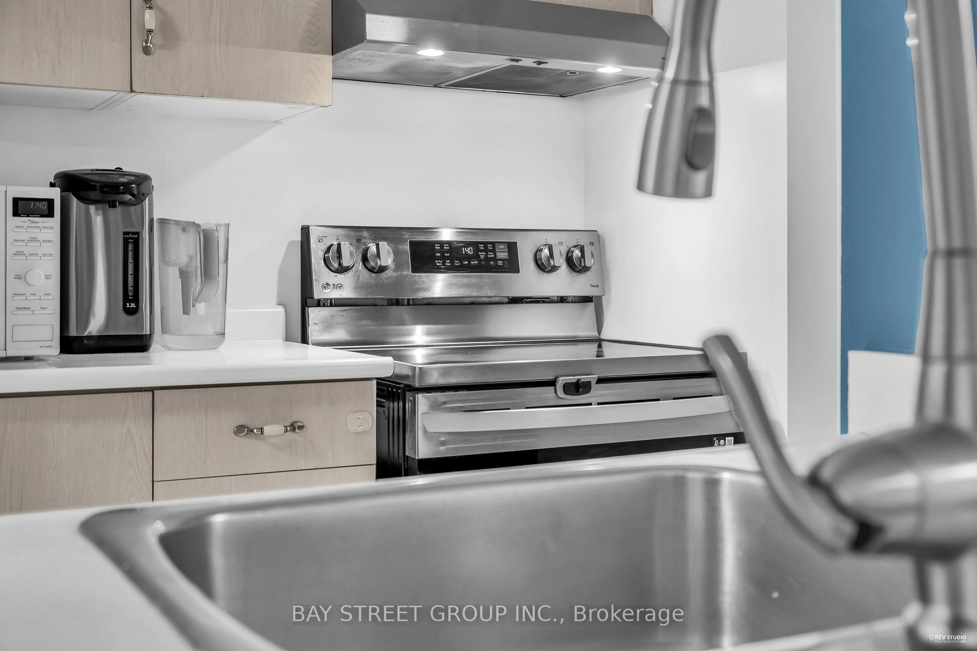 3 Bedrooms Condo at 1240 Westview, Oakville For sale
