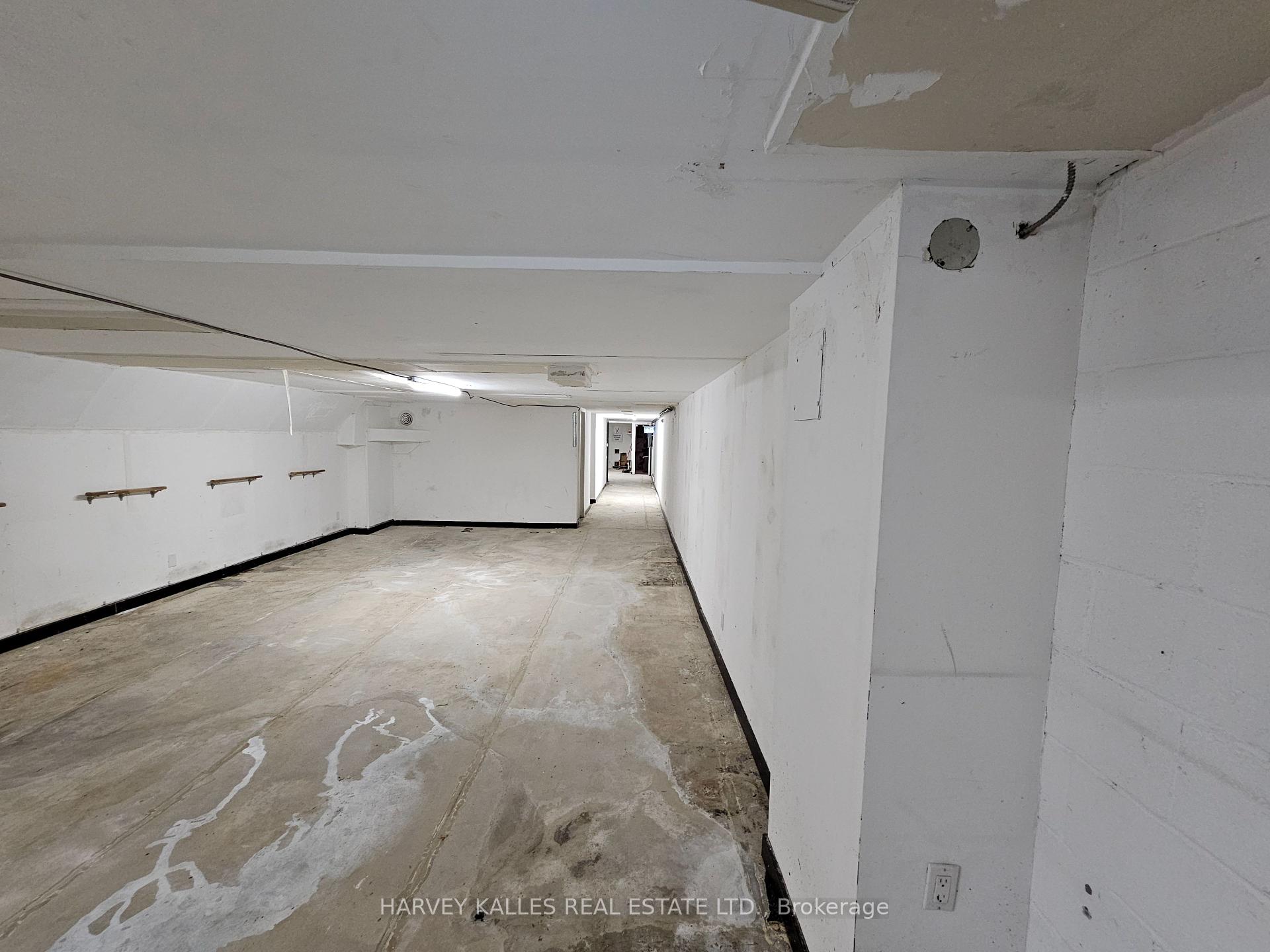 947 Eglinton Avenue W