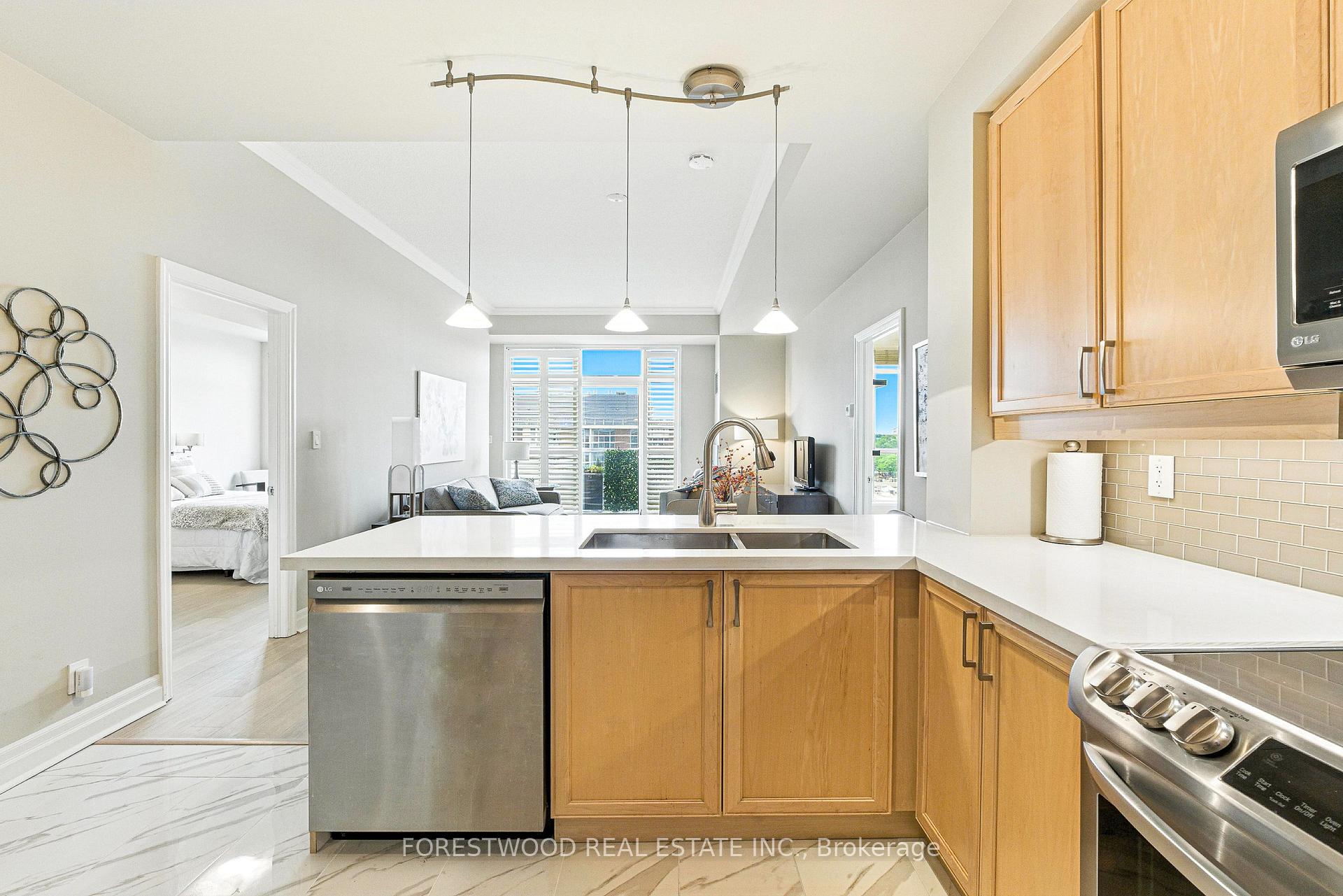 2 Bedrooms Condo at 80 Port, Mississauga For sale