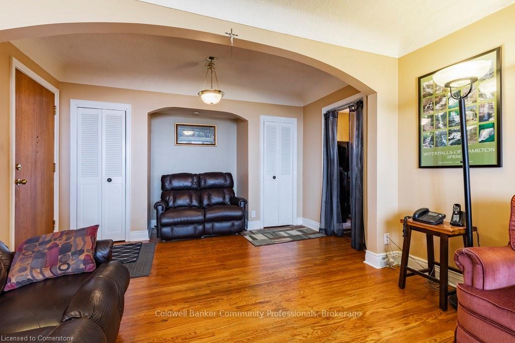 2 Bedrooms Co-op at 5 East 36th,  Hamilton For sale