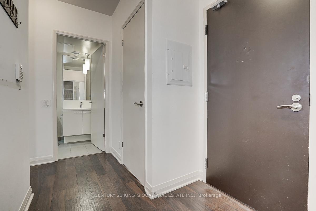 2 Bedrooms Condo at 5 Valhalla Inn, Toronto For sale