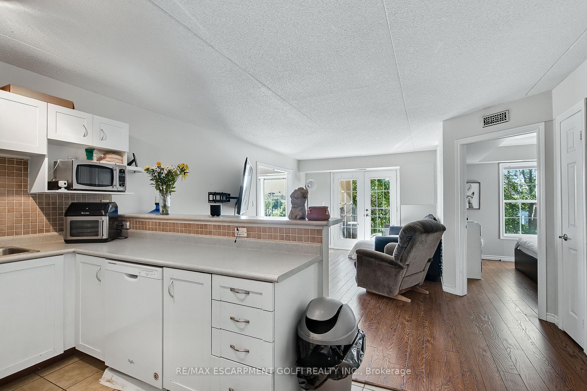 1 Bedroom Condo at 1451 Walker’s, Burlington For sale