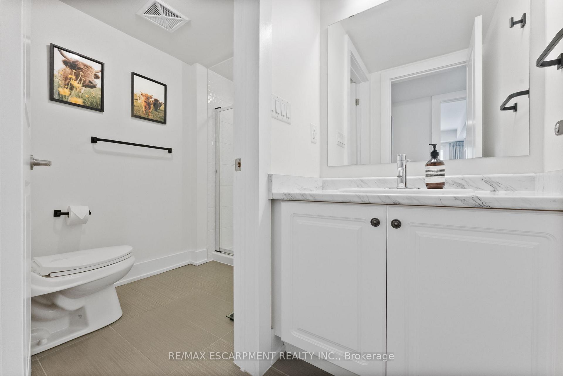 2 Bedrooms Condo at 6 Drummond, Toronto For sale