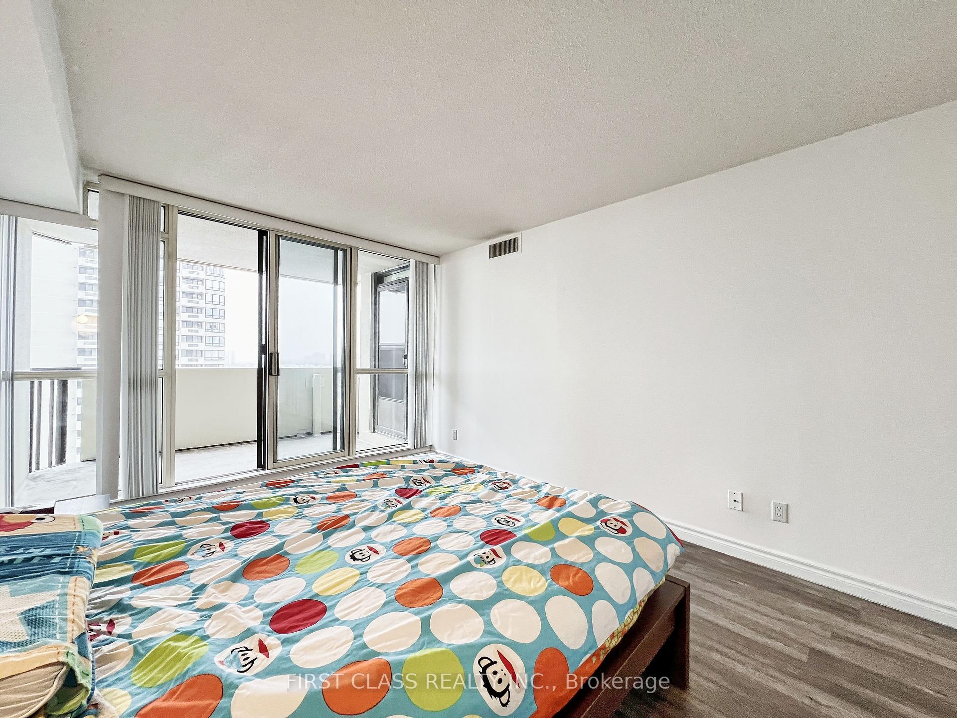 3 Bedrooms Condo at 275 Bamburgh, Toronto For sale