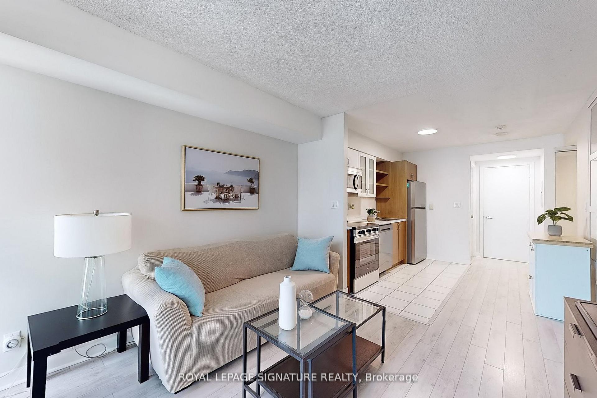 2 Bedrooms Condo at 600 Fleet, Toronto For sale