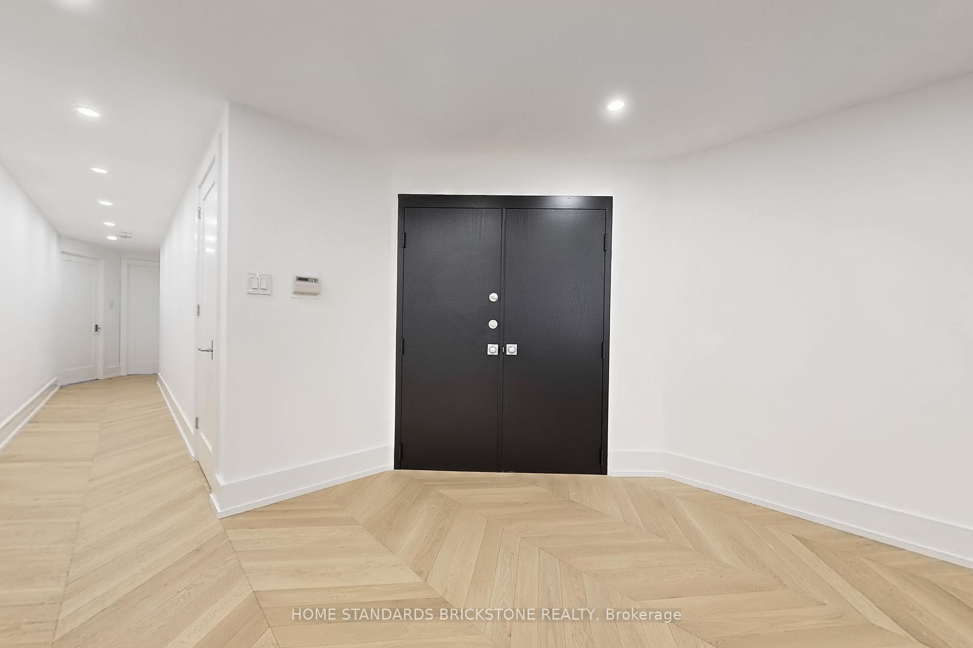 2 Bedrooms Condo at 110 Bloor, Toronto For sale