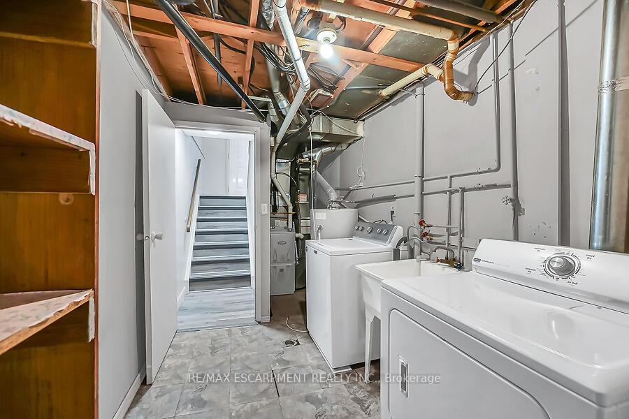 3 Bedrooms Condo at 1115 Paramount, Hamilton For sale
