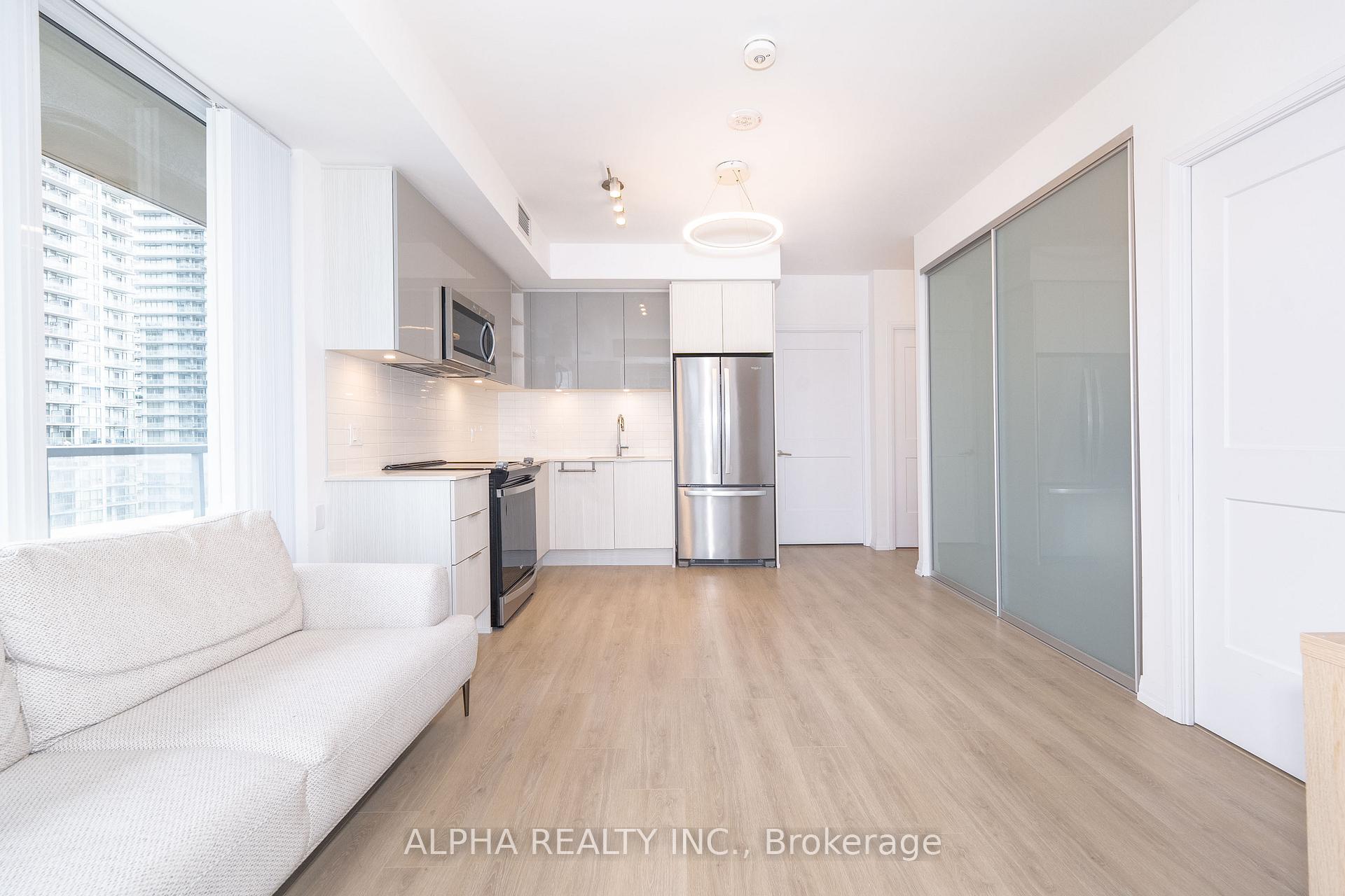 3 Bedrooms Condo at 50 Dunfield,  Toronto For sale