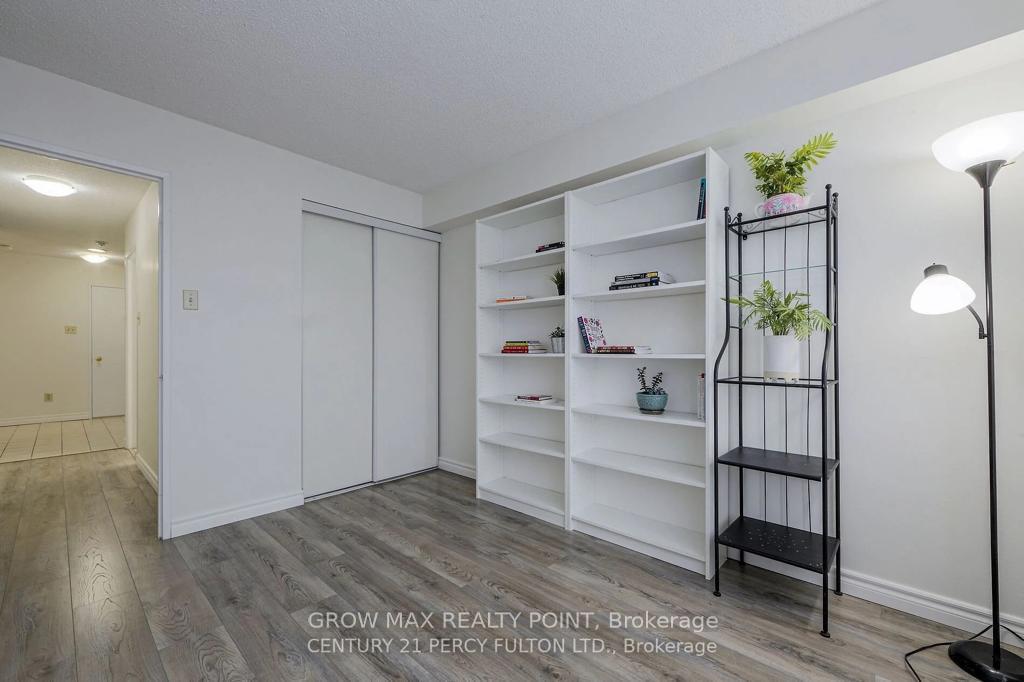 2 Bedrooms Condo at 410 Mclevin,  Toronto For sale