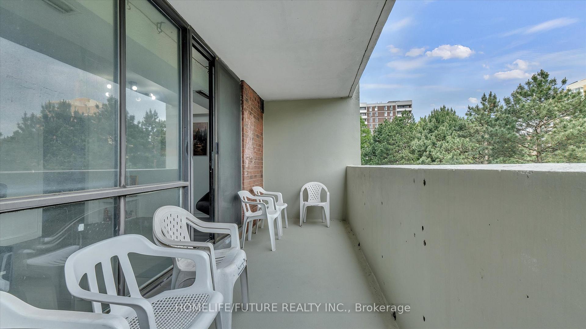 2 Bedrooms Condo at 10 Stonehill, Toronto For sale
