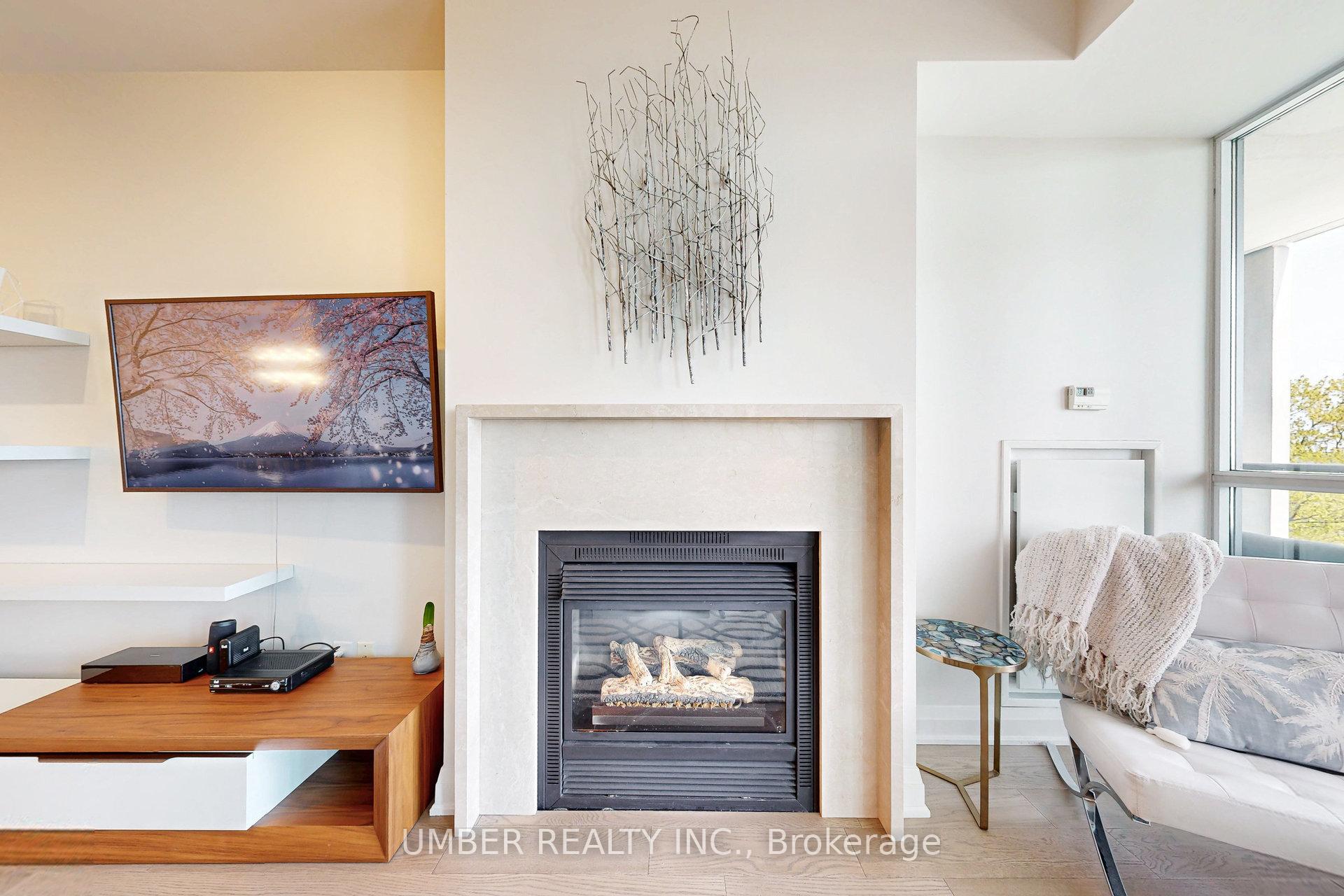 2 Bedrooms Condo at 11 Bronte, Oakville For sale