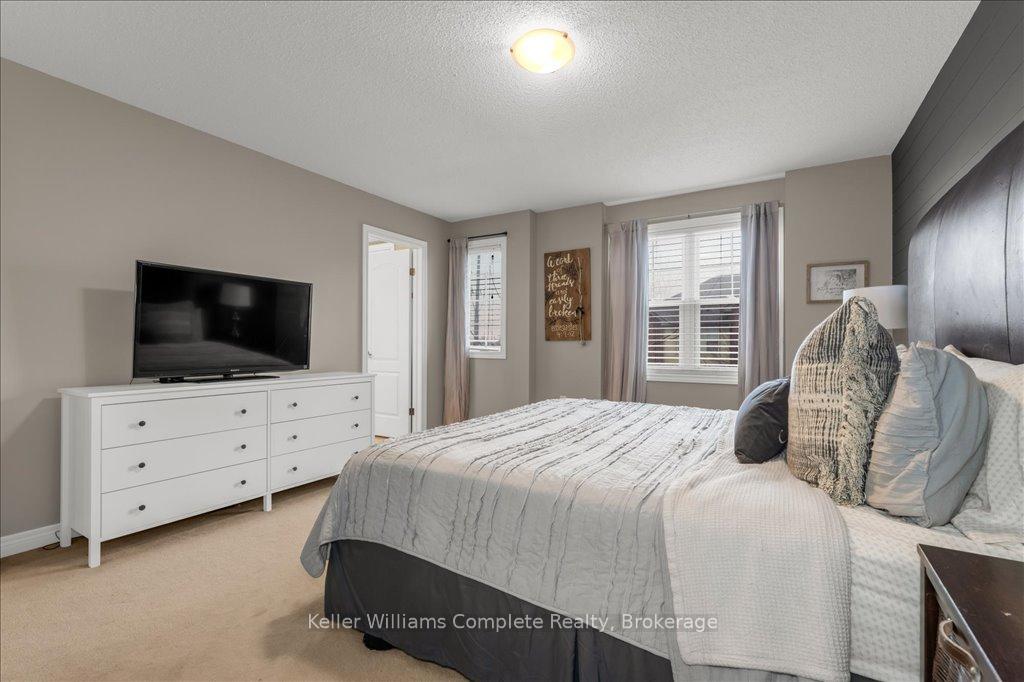 3 Bedrooms Condo at 6 Liddycoat,  Hamilton For sale