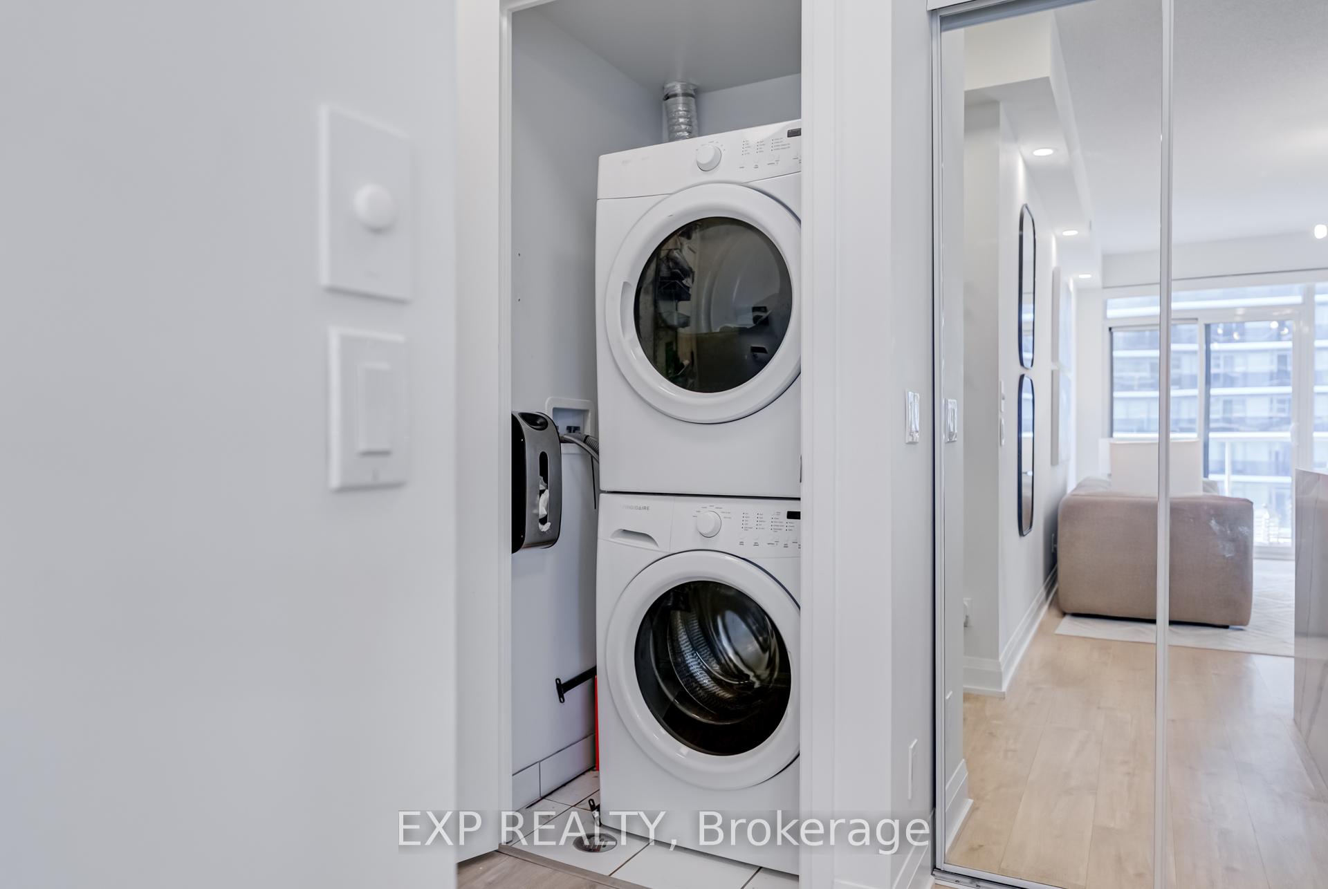 2 Bedrooms Condo at 56 Annie Craig, Toronto For sale