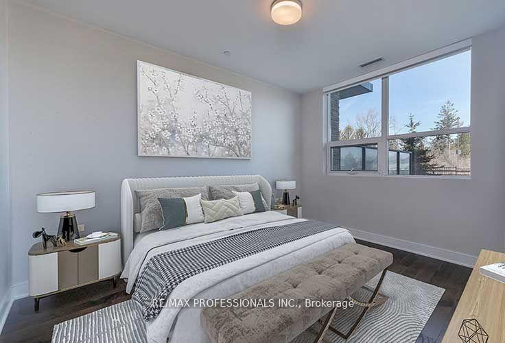 3 Bedrooms Condo at 1575 Lakeshore, Mississauga For sale