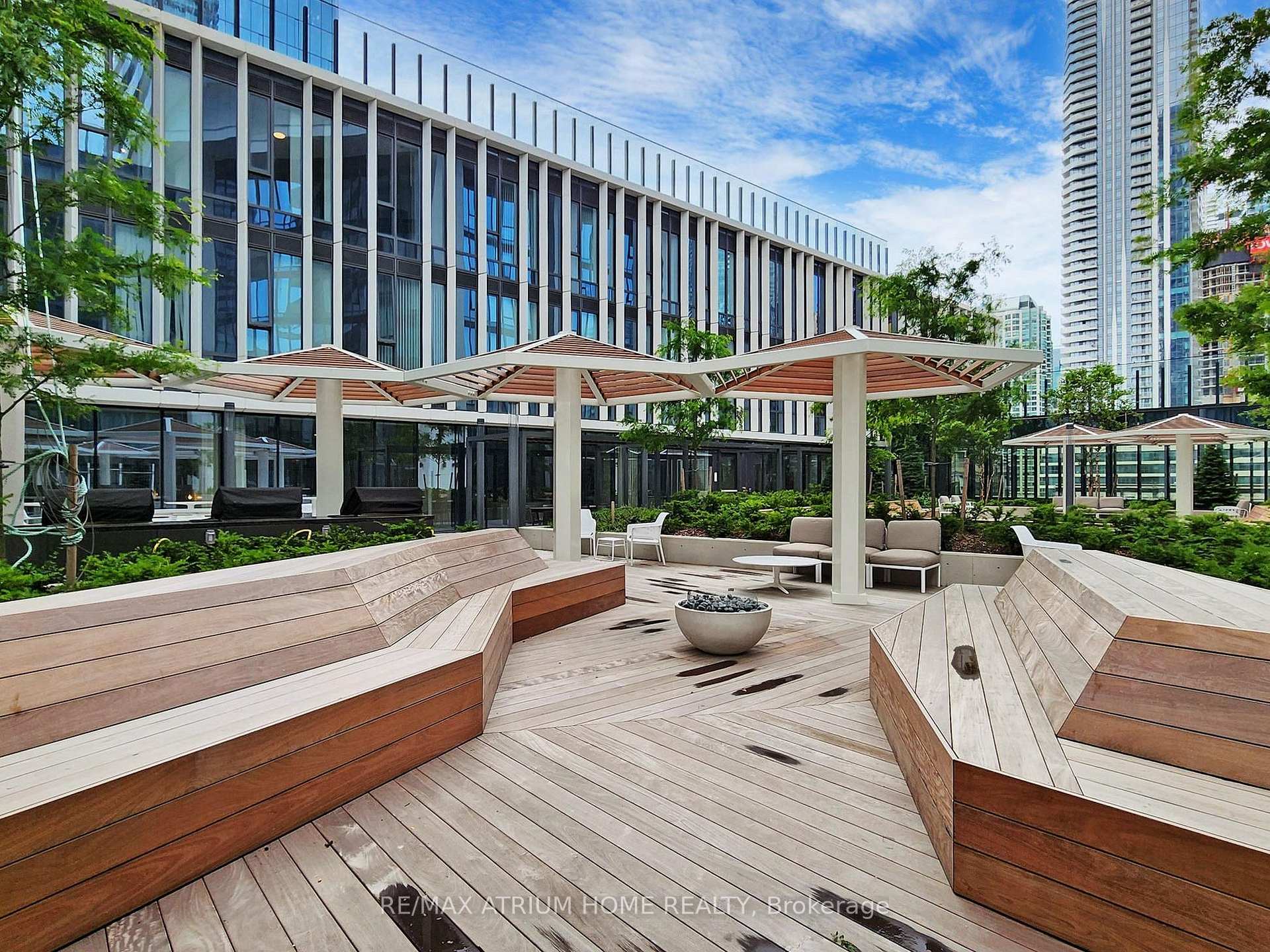 2 Bedrooms Condo at 55 Cooper, Toronto For sale