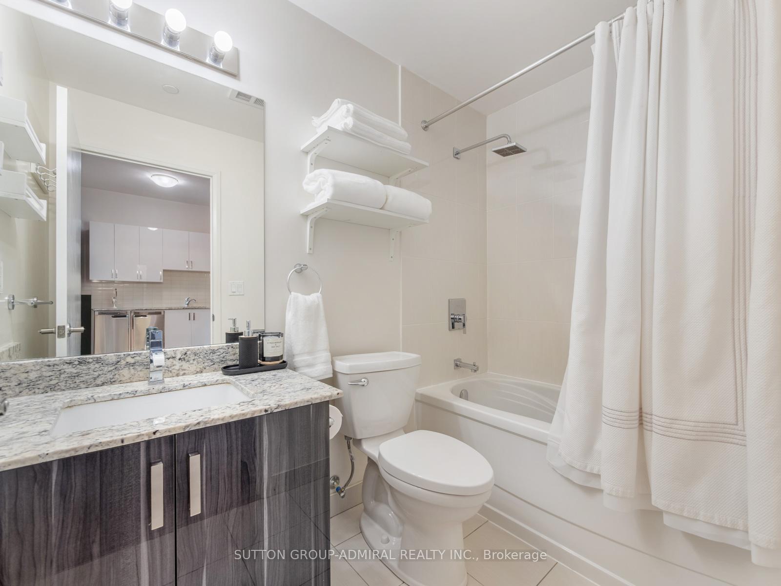 2 Bedrooms Condo at 2900 Highway 7, Vaughan For sale