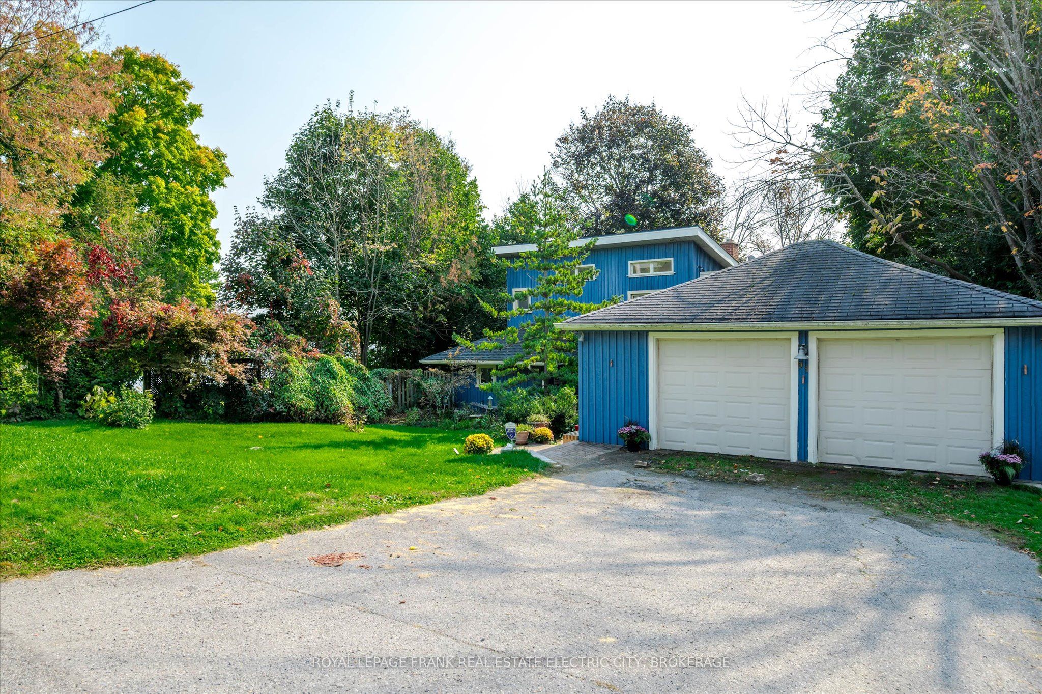 99 Lakeside Drive