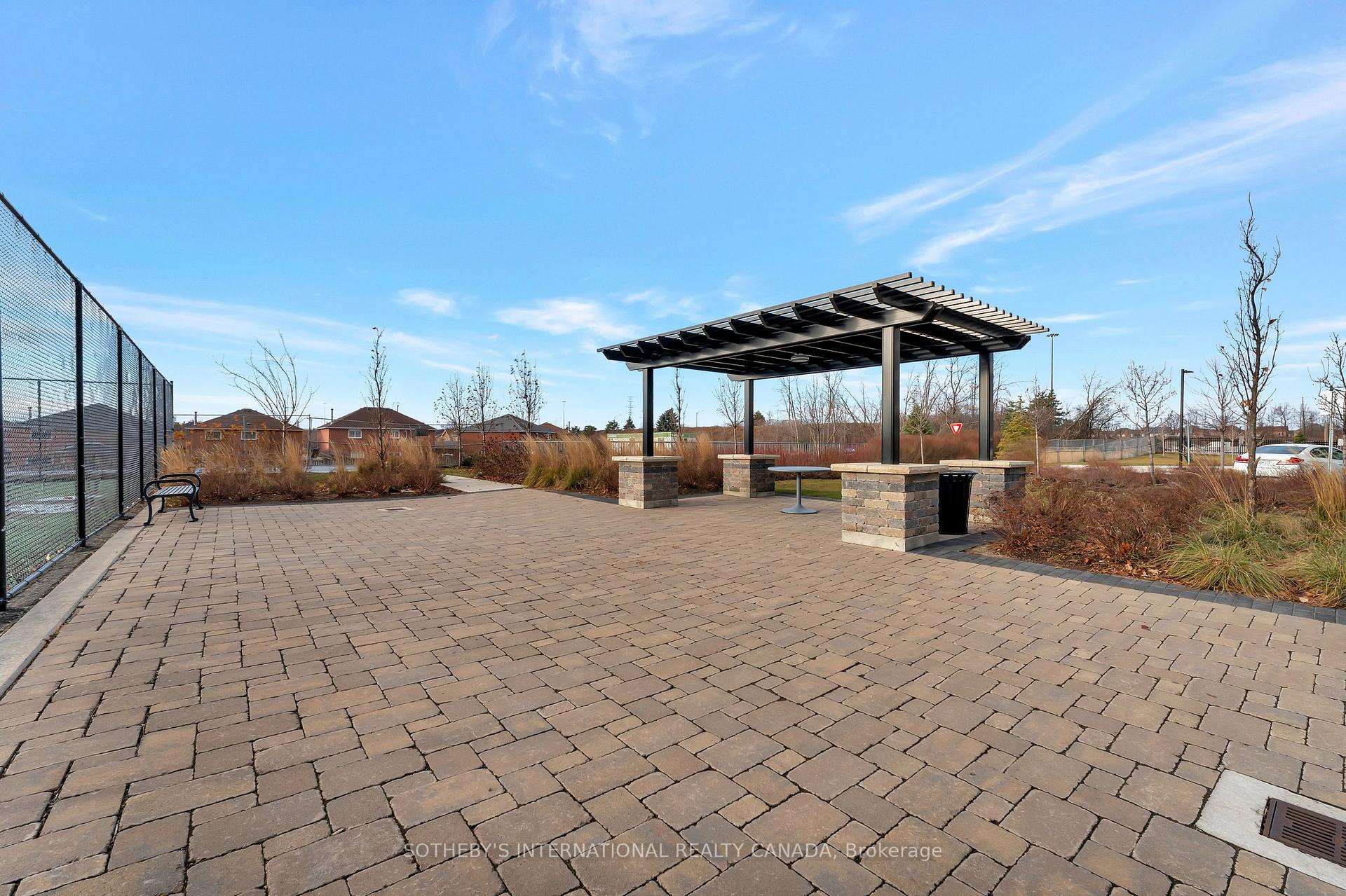 3 Bedrooms Condo at 339 Rathburn, Mississauga For sale